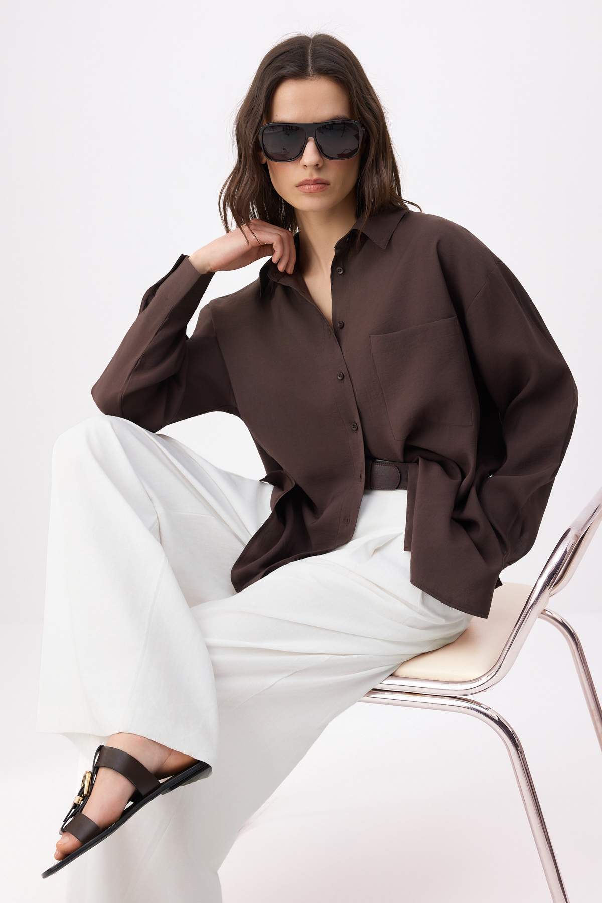 Trendyol Kollektion Braunes, weit geschnittenes Modal-Hemd TWOSS26GO00077