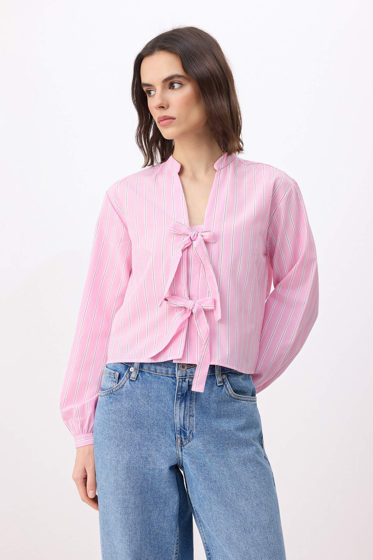 Trendyolmilla  Pembe Çizgili Bağlamalı Rahat Kesim Gömlek TWOSS26GO00059 - Görsel 2