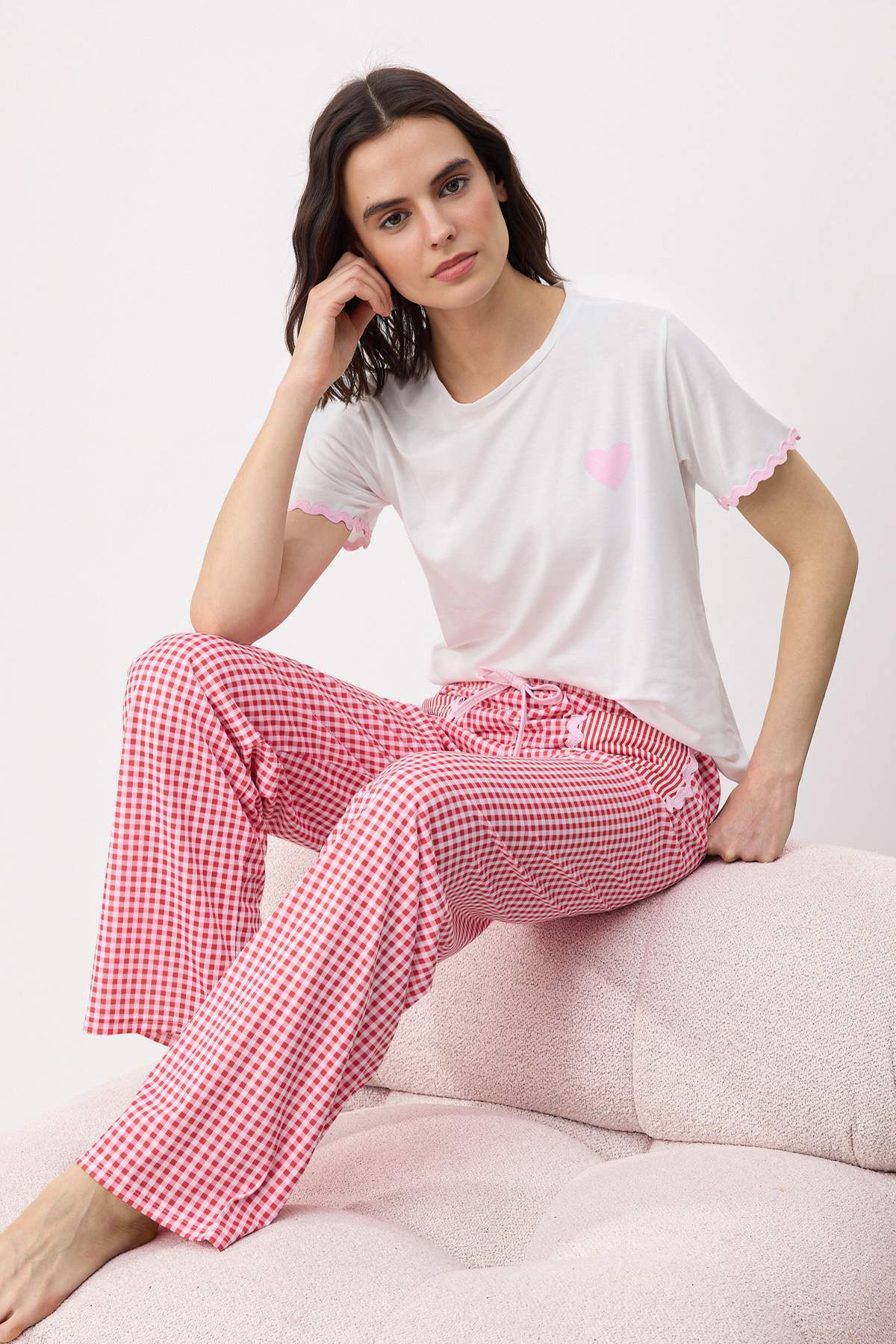 Trendyolmilla  Kırmızı Ekoseli Kalpli Şerit Detaylı Örme Pijama Takımı THMSS26PT00063 - Görsel 2