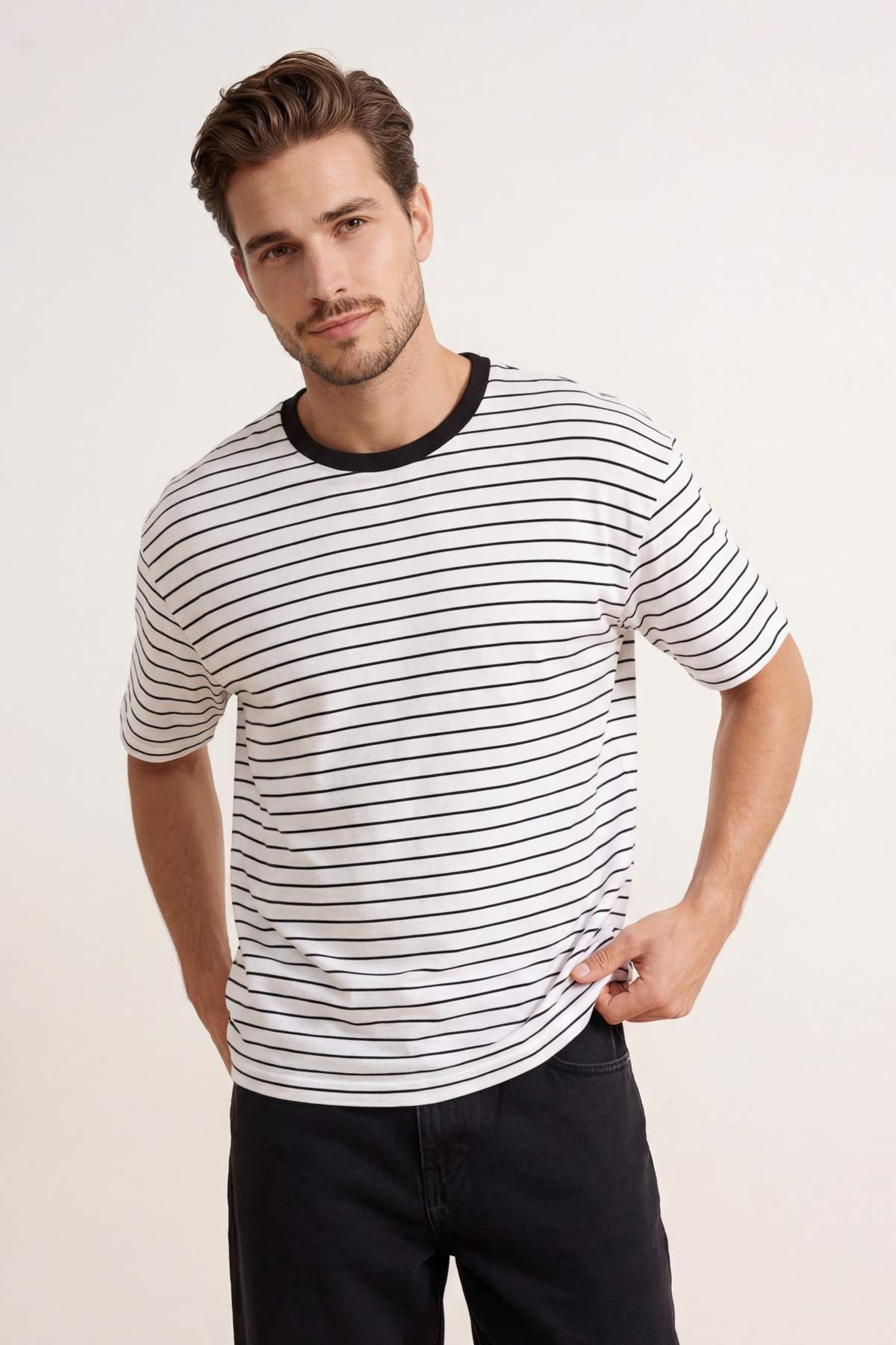 Trendyolmilla Man Beyaz Oversize/Geniş Kesim Çizgili Ottoman T-Shirt TMNSS26TS00008