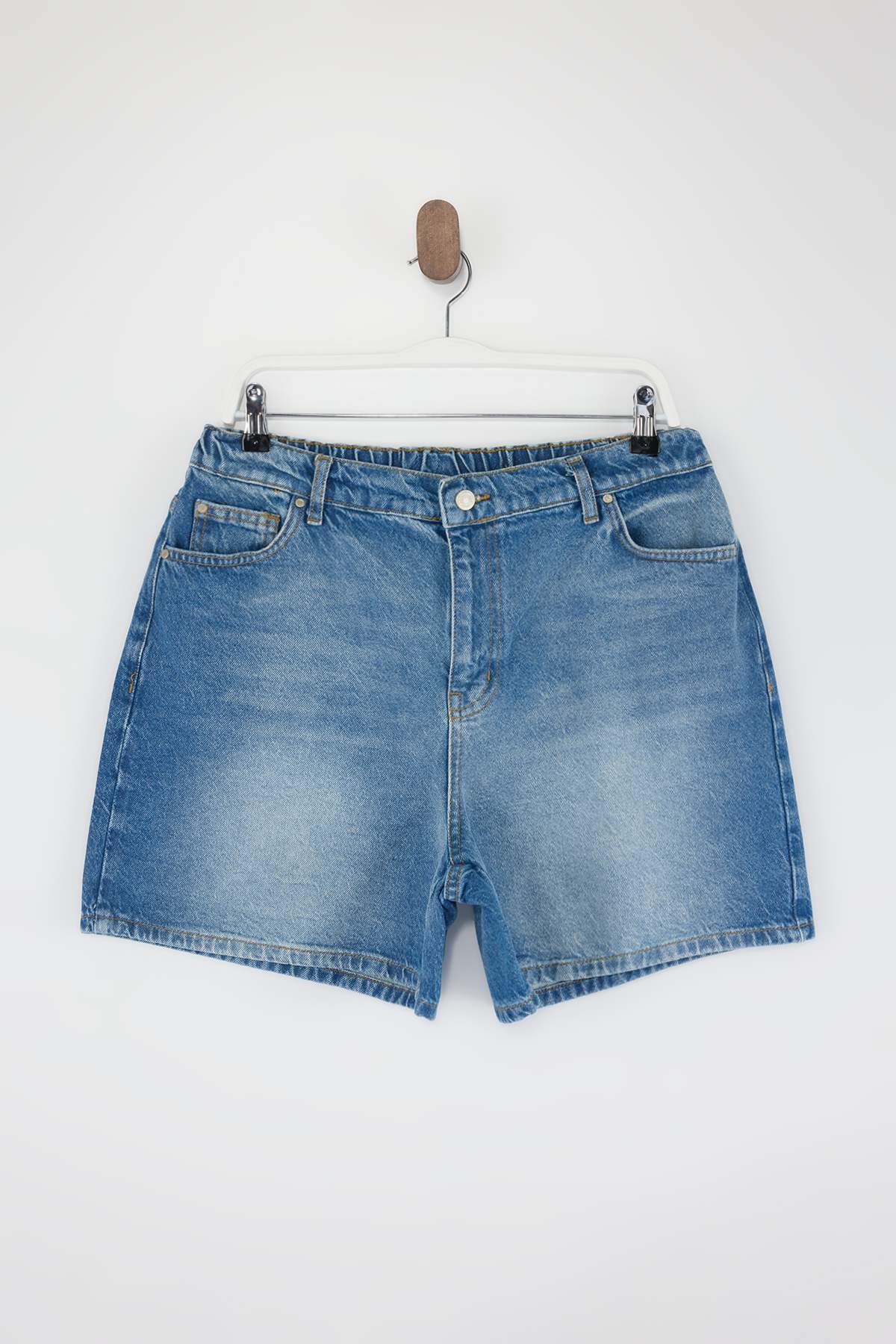 Trendyolmilla  Mavi Yüksek Lastikli Bel City Boy %100 Pamuk Non-Stretch Büyük Beden Denim Şort TBBSS26AP00017 - Görsel 4