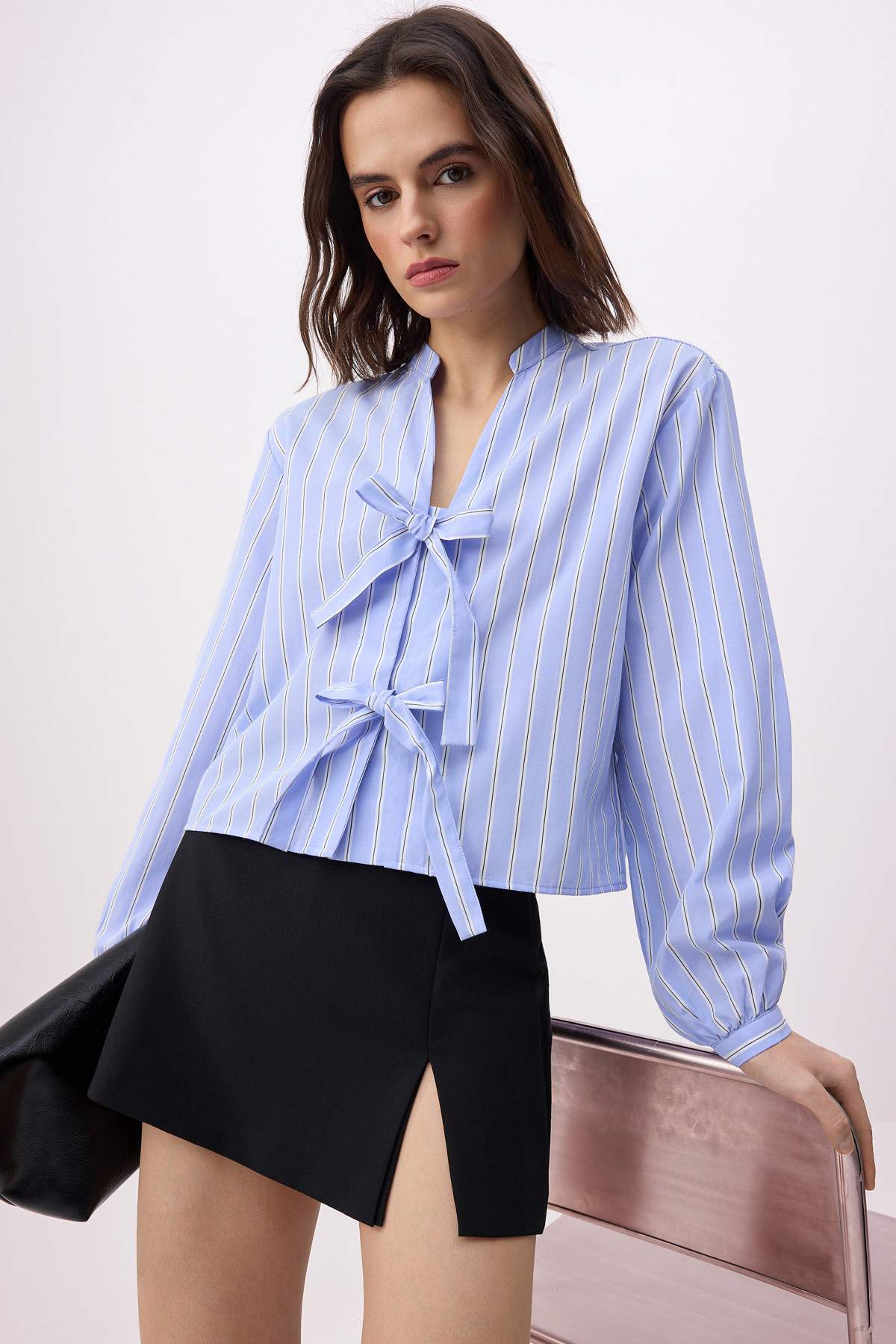 Trendyolmilla  Mavi Çizgili Bağlamalı Rahat Kesim Gömlek TWOSS26GO00059