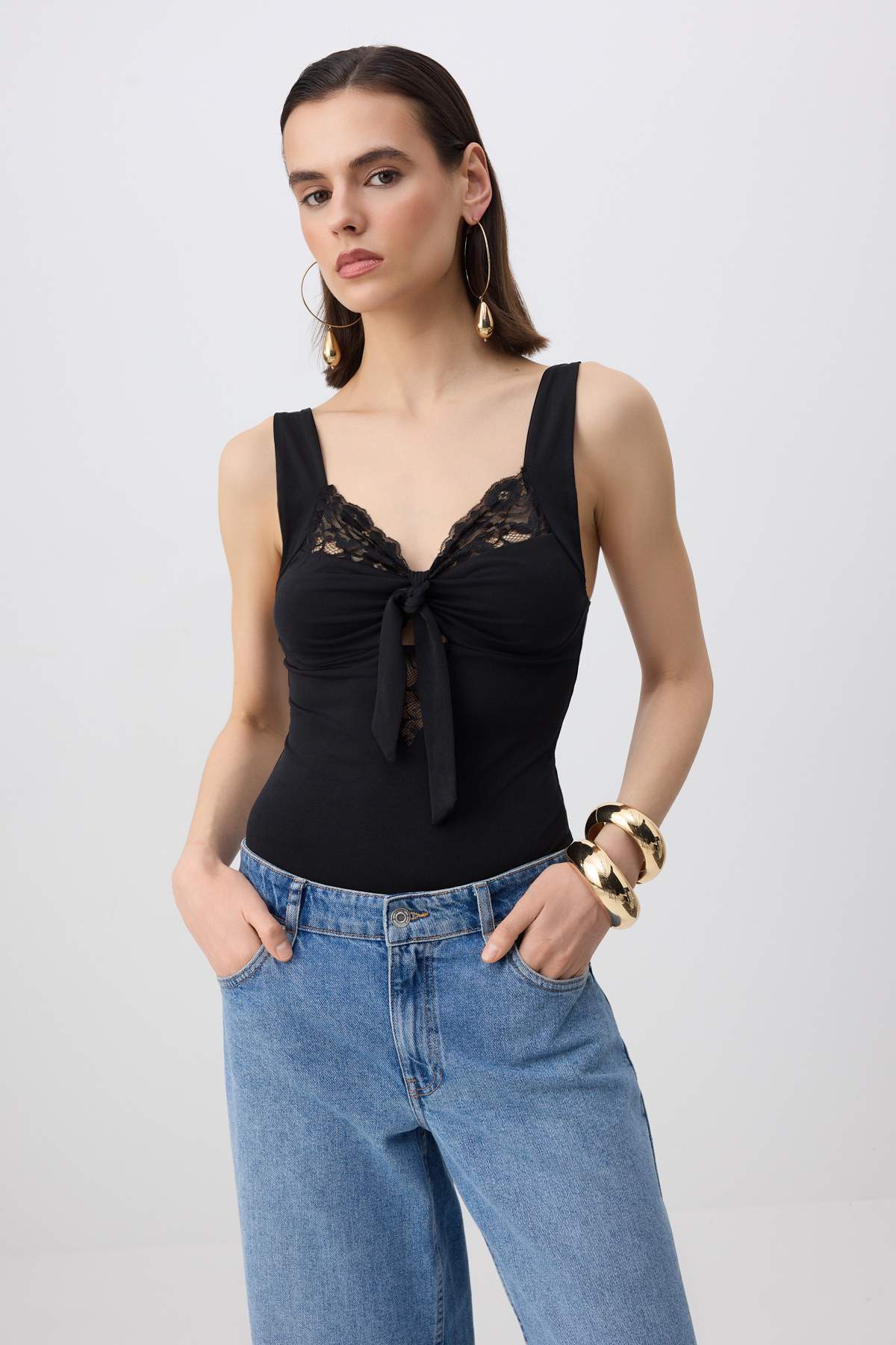 Trendyolmilla Siyah Dantel Detaylı Sırt Dekolteli Örme Sandy Body TPRSS26BD00015