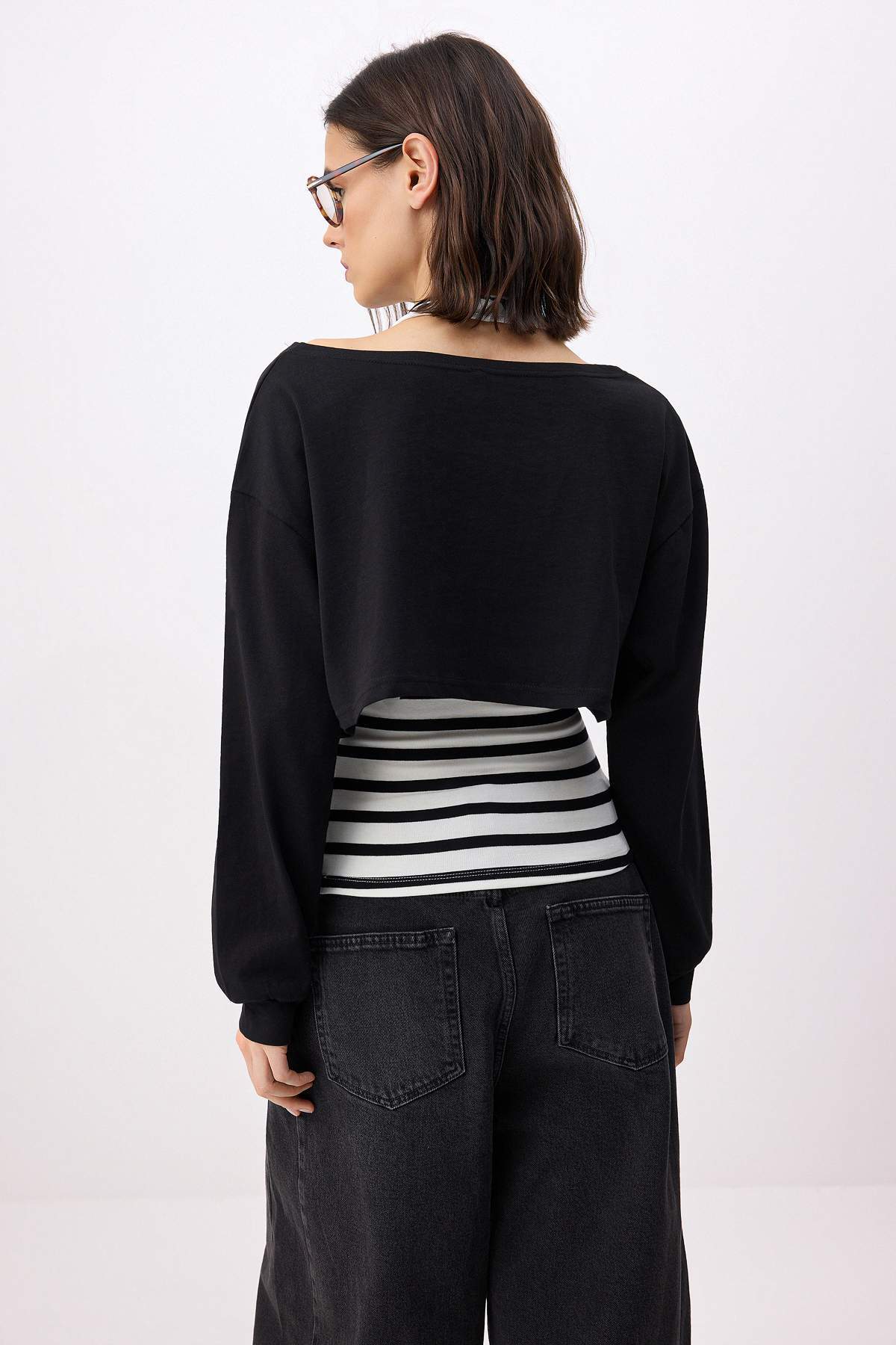 Trendyolmilla  Siyah 2'li Nakışlı Asimetrik Yaka Uzun Kol Crop Örme T-Shirt TWOSS26TS00226 - Görsel 5