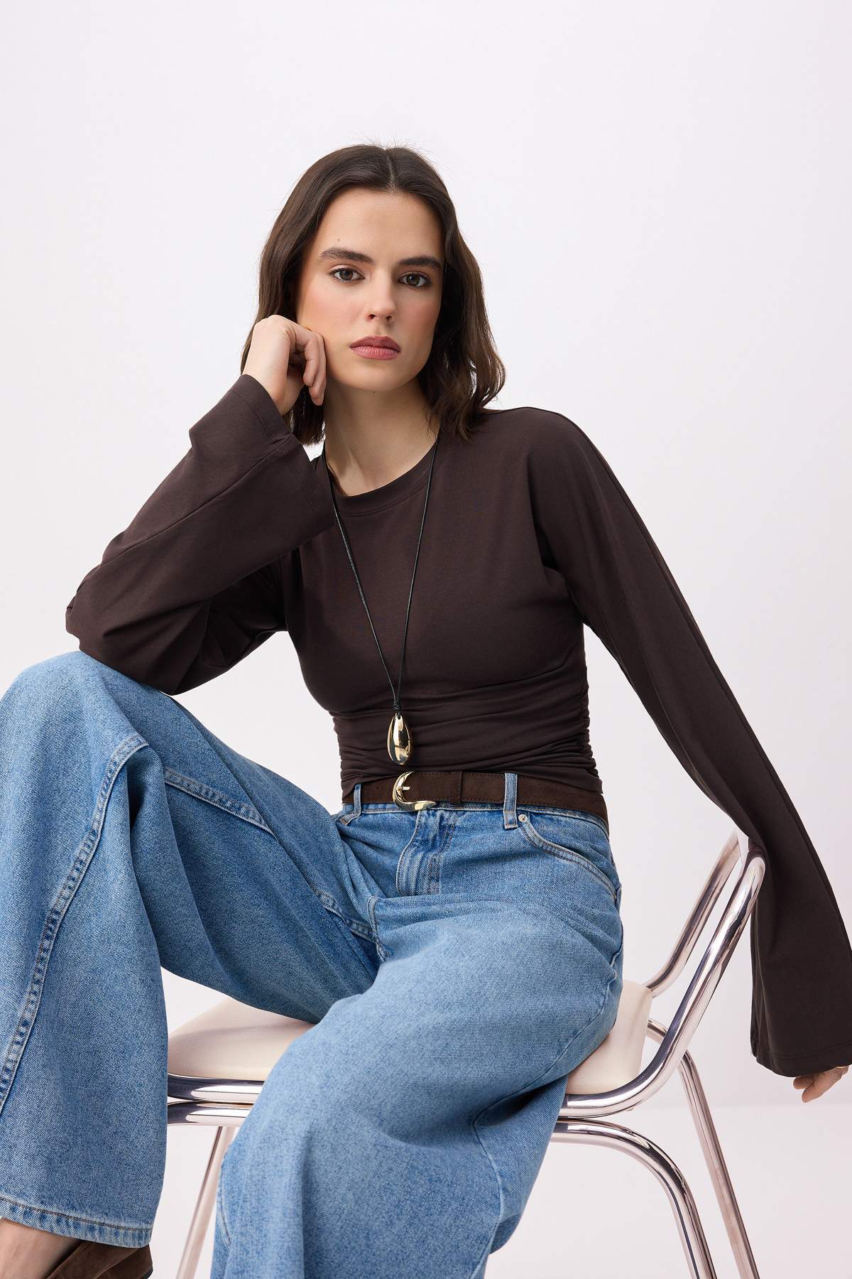 Trendyolmilla  Kahverengi İspanyol Kol Büzgü Detaylı Regular/Normal Kalıp Örme Bluz TWOAW26BZ00293 - Görsel 2