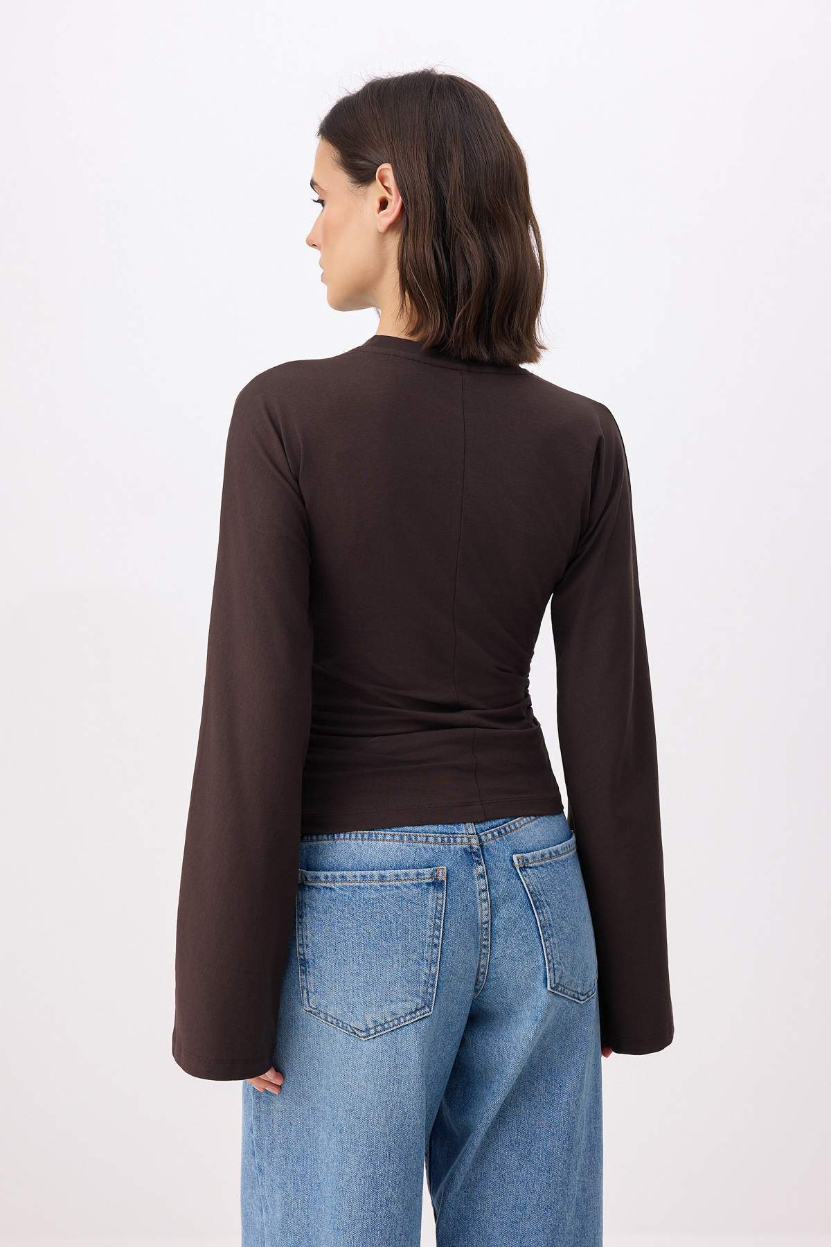 Trendyolmilla  Kahverengi İspanyol Kol Büzgü Detaylı Regular/Normal Kalıp Örme Bluz TWOAW26BZ00293 - Görsel 4