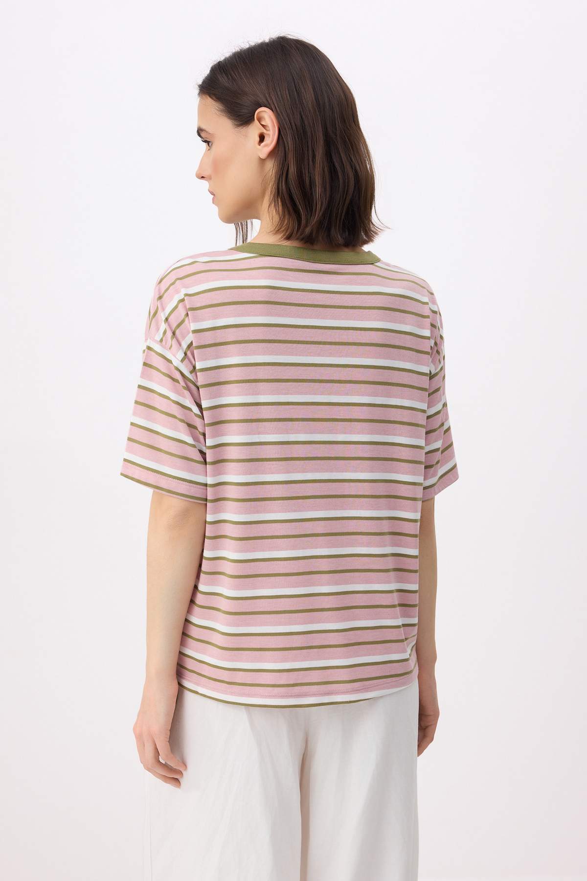 Trendyolmilla  Gül Kurusu Çizgili Oversize/Geniş Kalıp Uzun Tok Pamuklu Örme T-Shirt TWOSS26TS00051 - Görsel 4