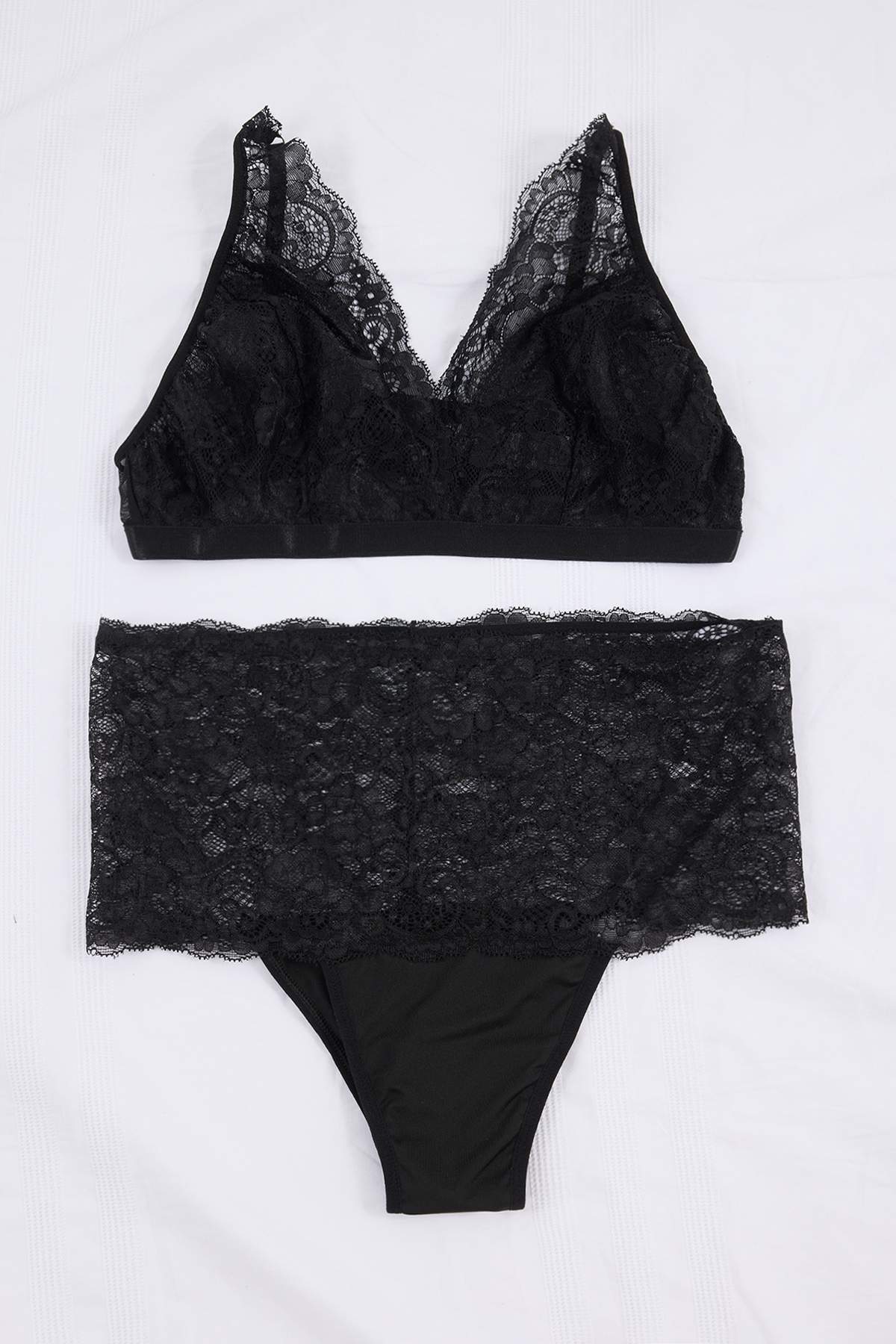 Trendyol Curve Black Lace Piece Plus Size Underwear Set