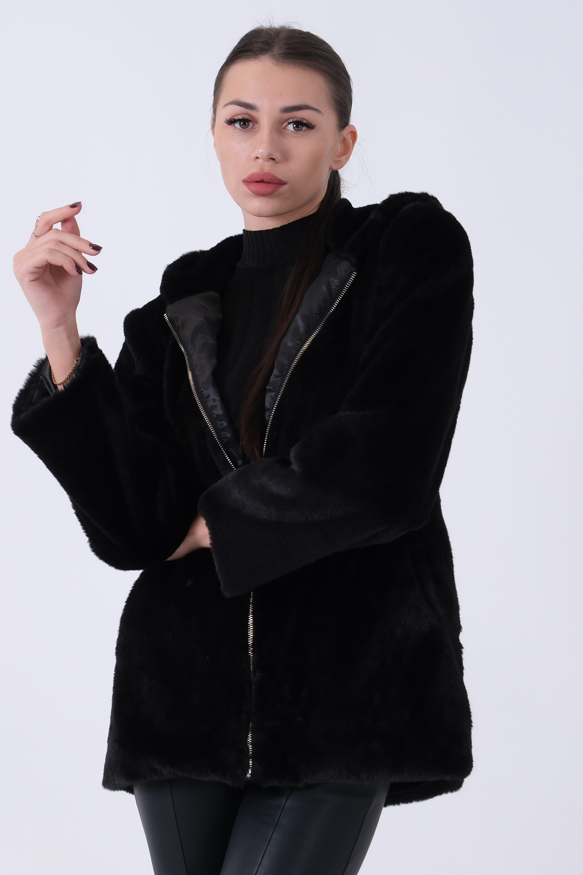 Feminist  Fermuarlı Oversize Kapüşonlu Çift Cepli Peluş Mont Siyah 0108078