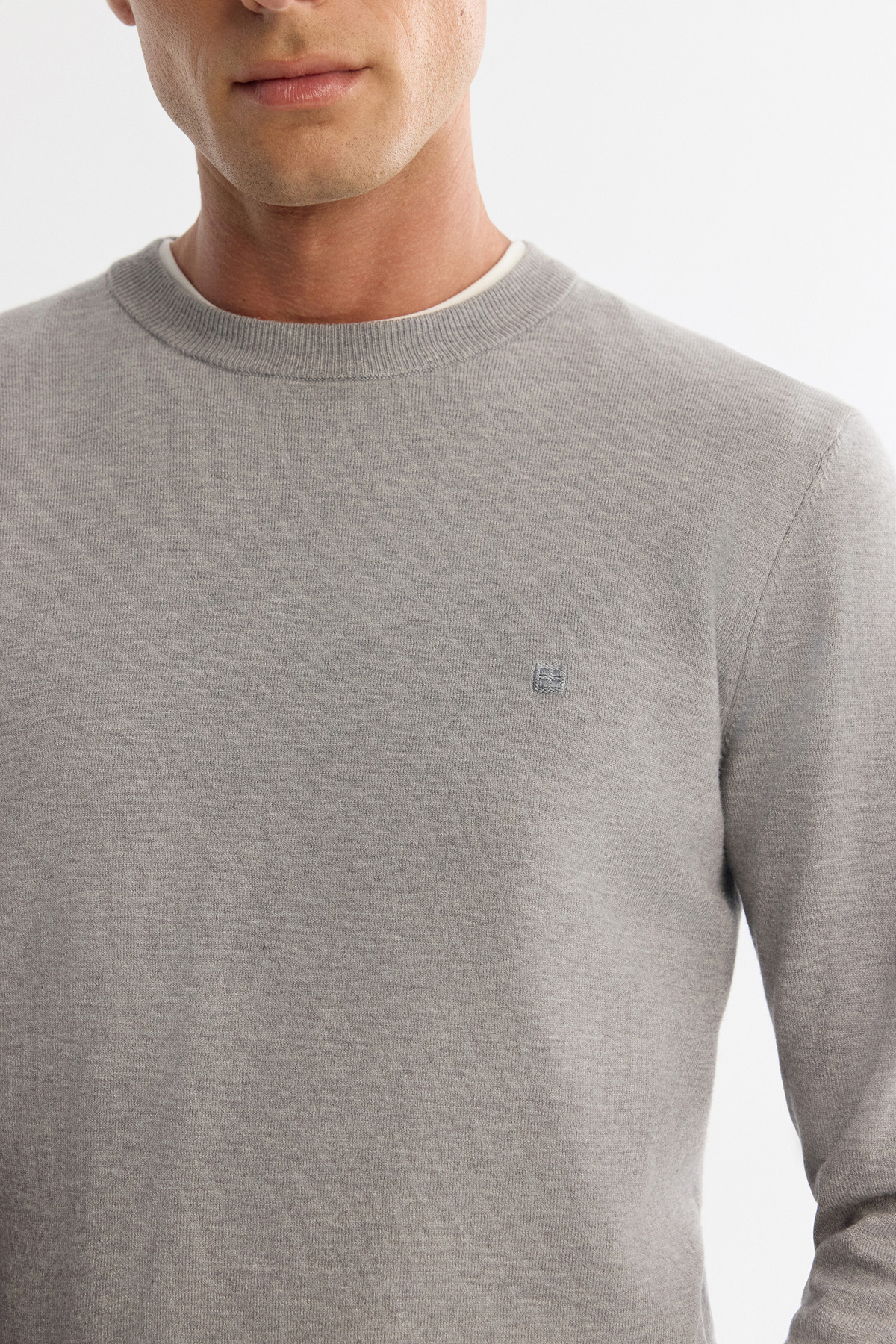 Avva  Erkek Gri Viskon Bisiklet Yaka Triko Regular Fit Kazak B005132 - Görsel 3