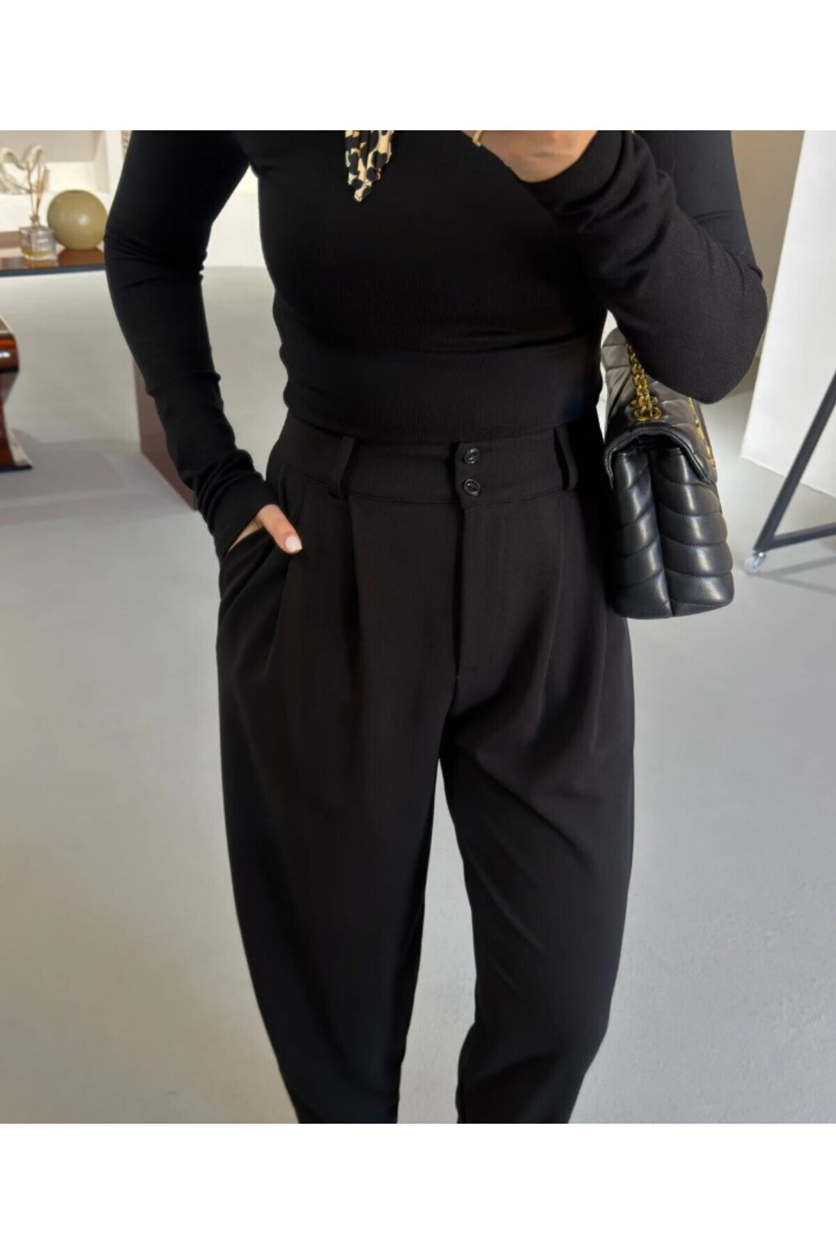 Sezgi Tekin  Çift Düğme Detay Piliseli Siyah Slouchy Pantolon - Görsel 6