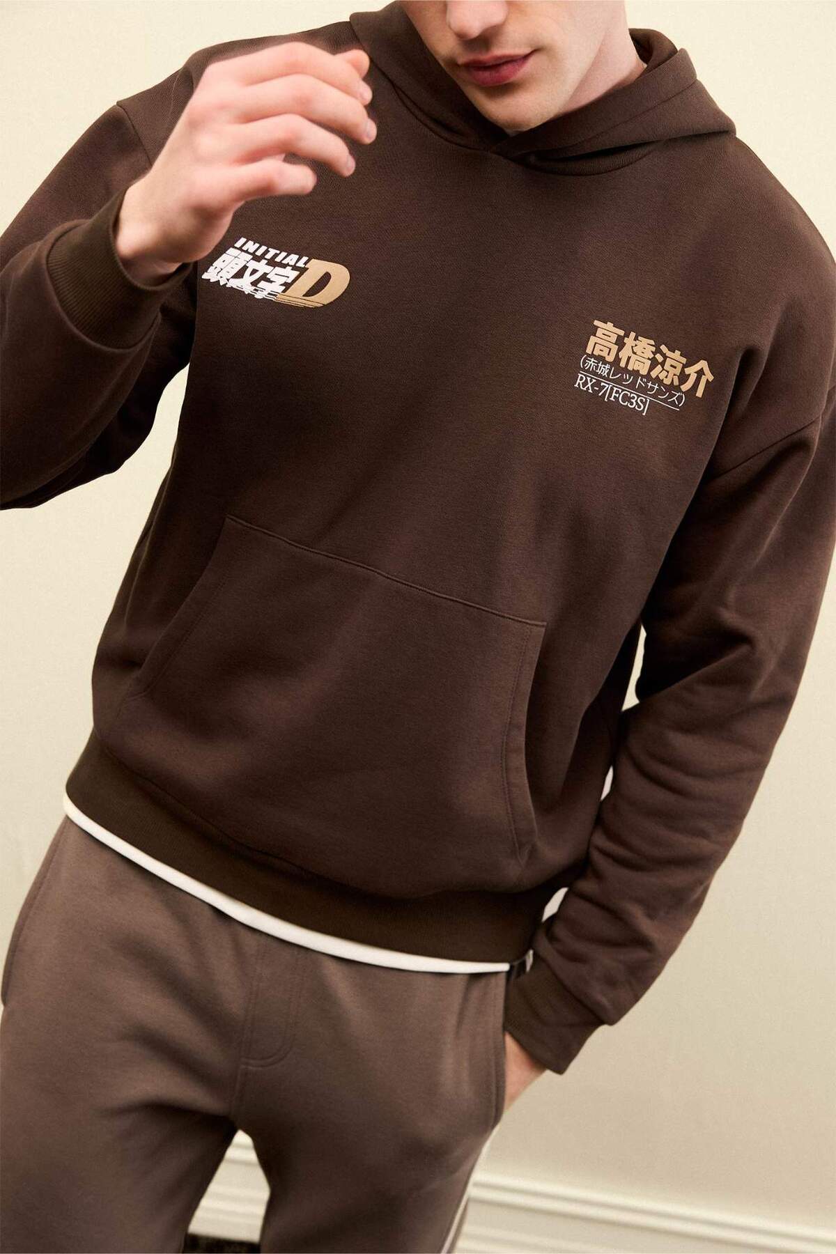DeFacto Pamuklu Inıtıal D Boxy Fit Kapüşonlu Baskılı Kalın Sweatshirt Kumaşı Sweatshirt F9760AX26SP görsel 4