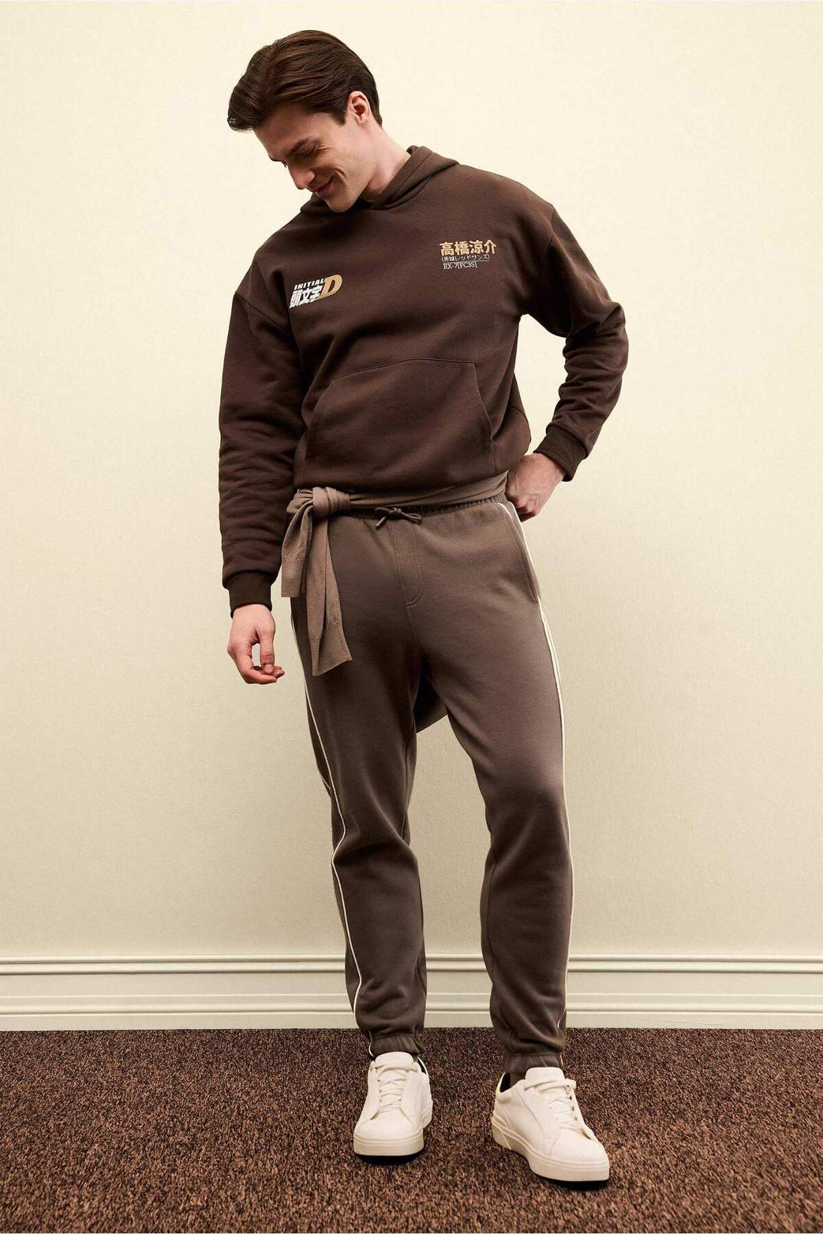 DeFacto Pamuklu Inıtıal D Boxy Fit Kapüşonlu Baskılı Kalın Sweatshirt Kumaşı Sweatshirt F9760AX26SP görsel 2