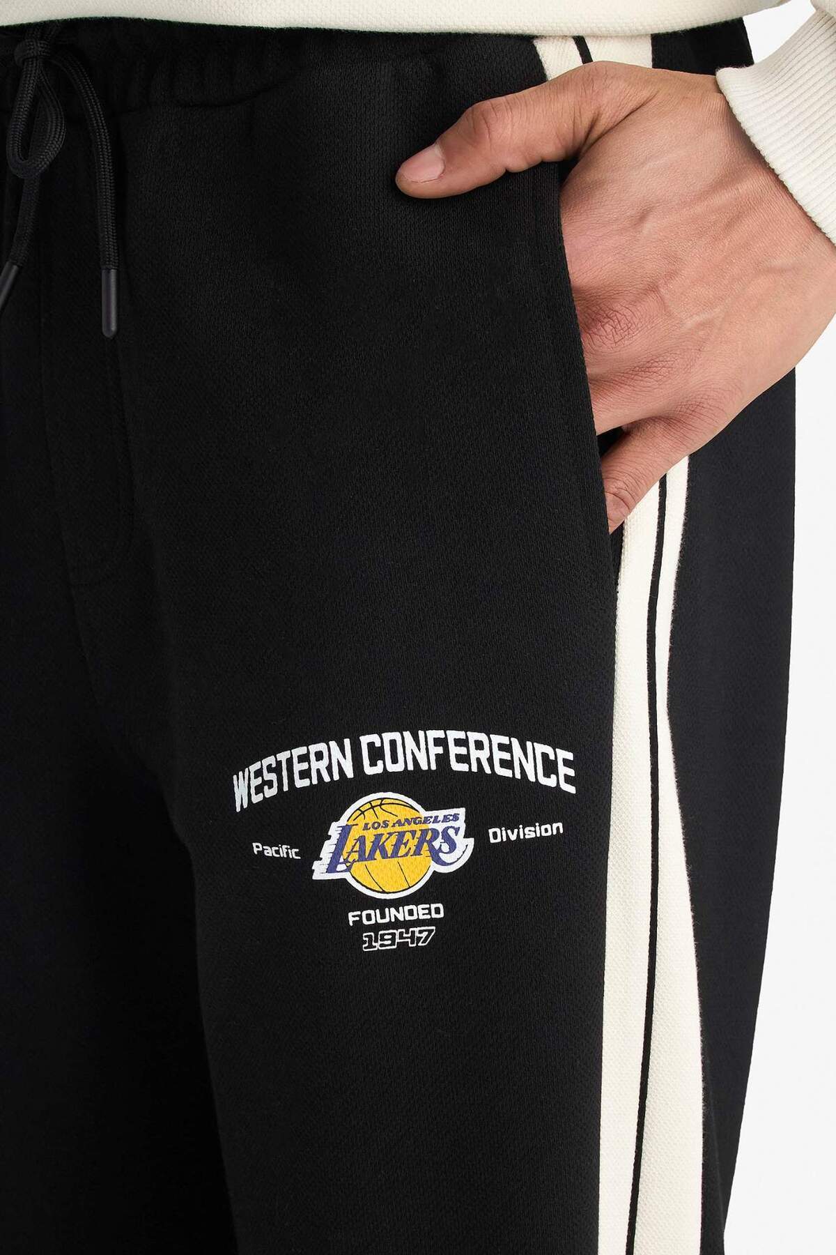 Defacto  NBA Los Angeles Lakers Standart Fit Jakarlı Jogger G5014AX25AU - Görsel 4