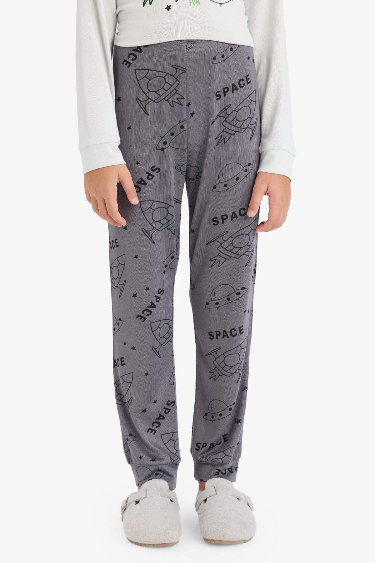 Defacto Termal Pijama Takımı Baskılı Uzun Kollu Üst Uzun Alt Erkek Çocuk F3349A825WN fotoğrafı 4 (önizleme)