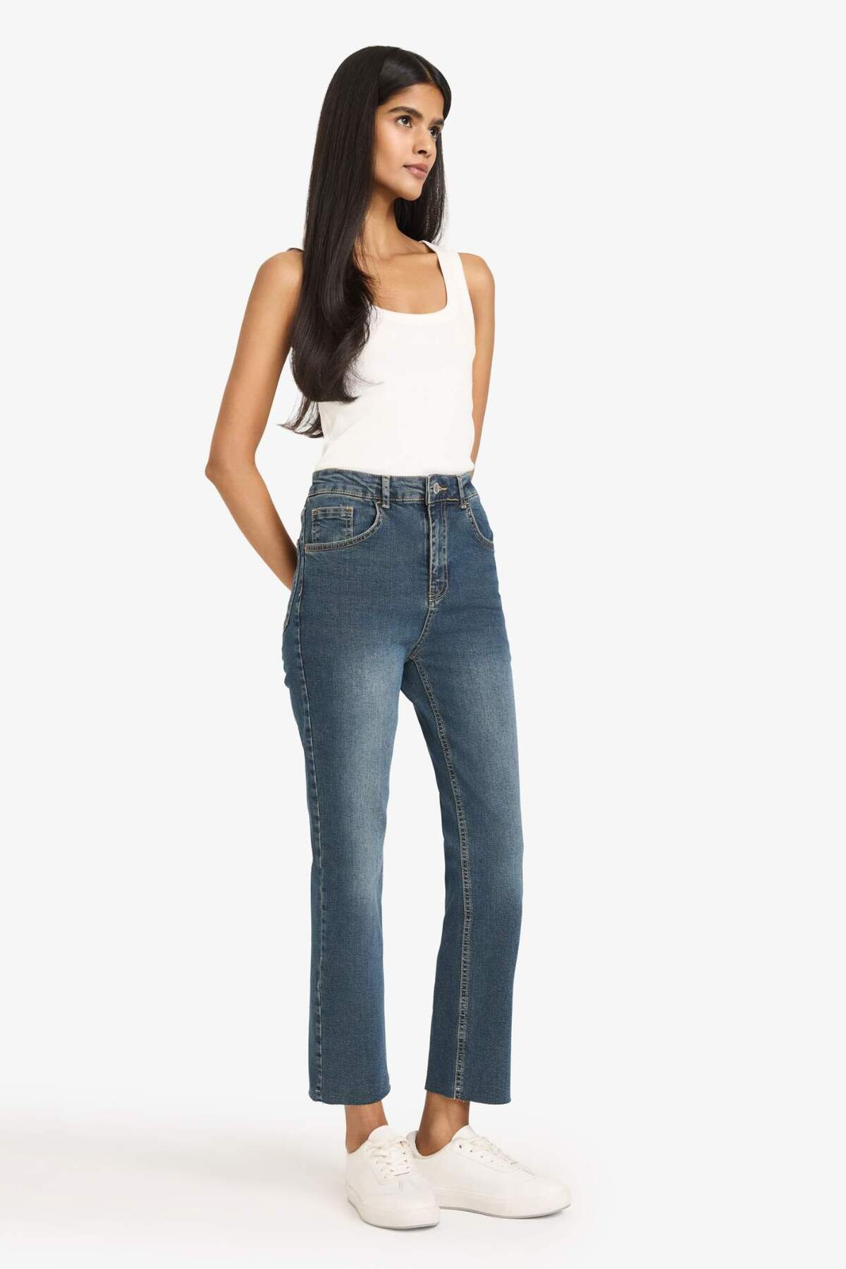DeFacto Crop Flare Fit Düşük Bel Bilek Boy Jean Yıkamalı Pantolon G2217AX25WN görsel 2