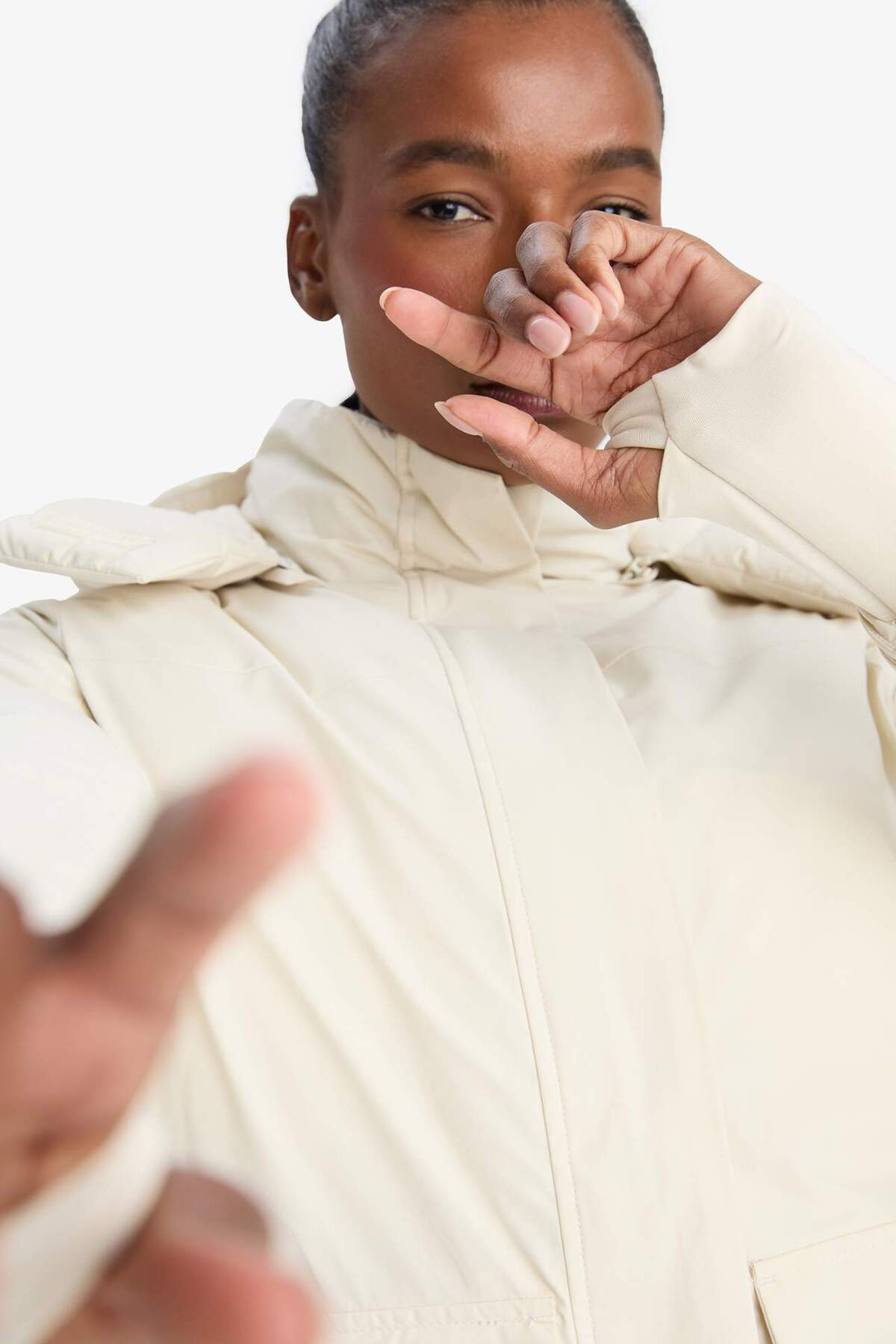 Defacto  Su İtici Regular Fit Kapüşonlu Fermuarlı Cepli Kışlık Mont C6032AX25WN - Görsel 4