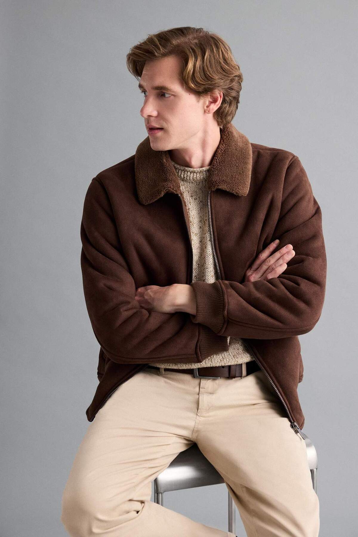 Defacto  Slim Fit Dar Kesim Kürklü Polo Yaka Astarlı Fermuarlı Cepli Süet Mont A3869AX25WN - Görsel 3