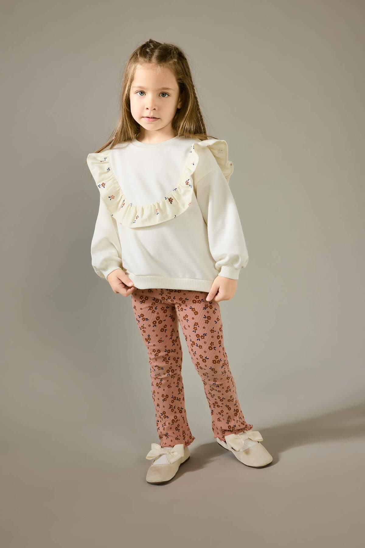 Defacto Overshirt Fit Bisiklet Yaka Çiçekli İçi Yumuşak Tüylü Sweatshirt Kız Bebek G6836A525CW fotoğrafı 2 (önizleme)