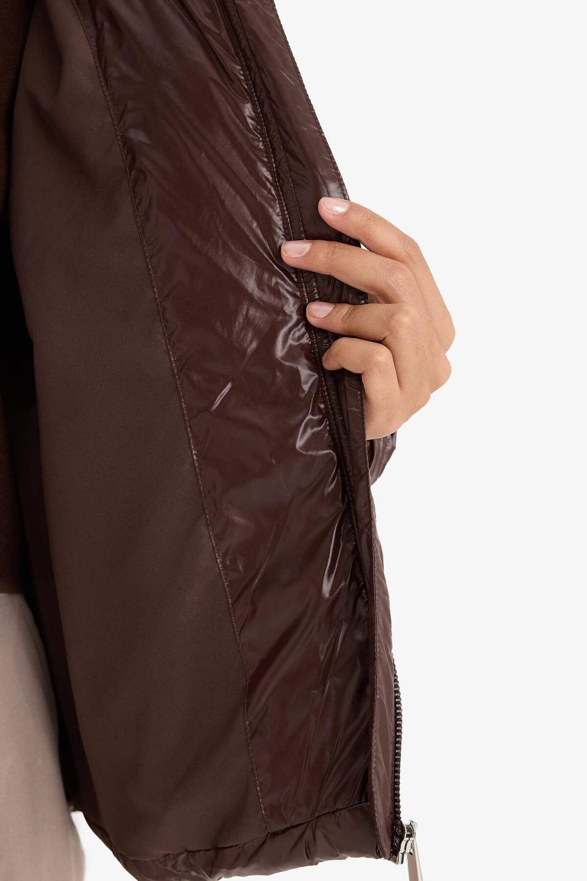 DeFacto Su İtici Regular Fit Kapüşonlu Mont F2823AX25WN görsel 6
