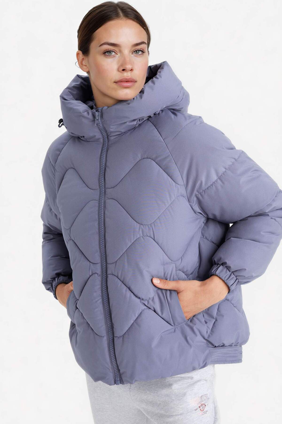 Defacto  Su İtici Oversize Fit Geniş Kalıp Kapüşonlu Fermuarlı Cepli Şişme Mont E9260AX25AU