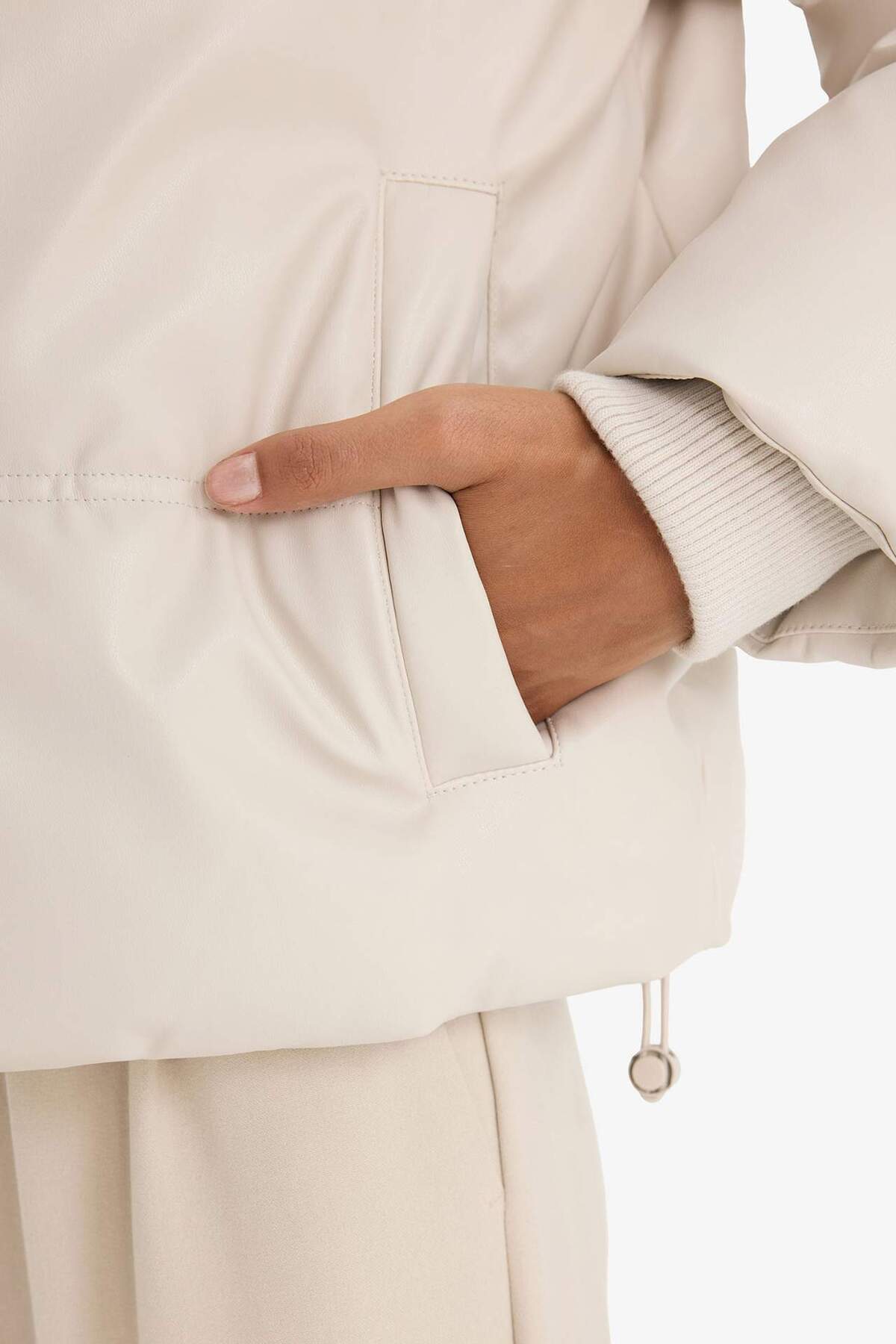 Defacto  Regular Fıt Kapüşonlu Polar Astarlı Suni Deri Mont F2142AX25WN - Görsel 5