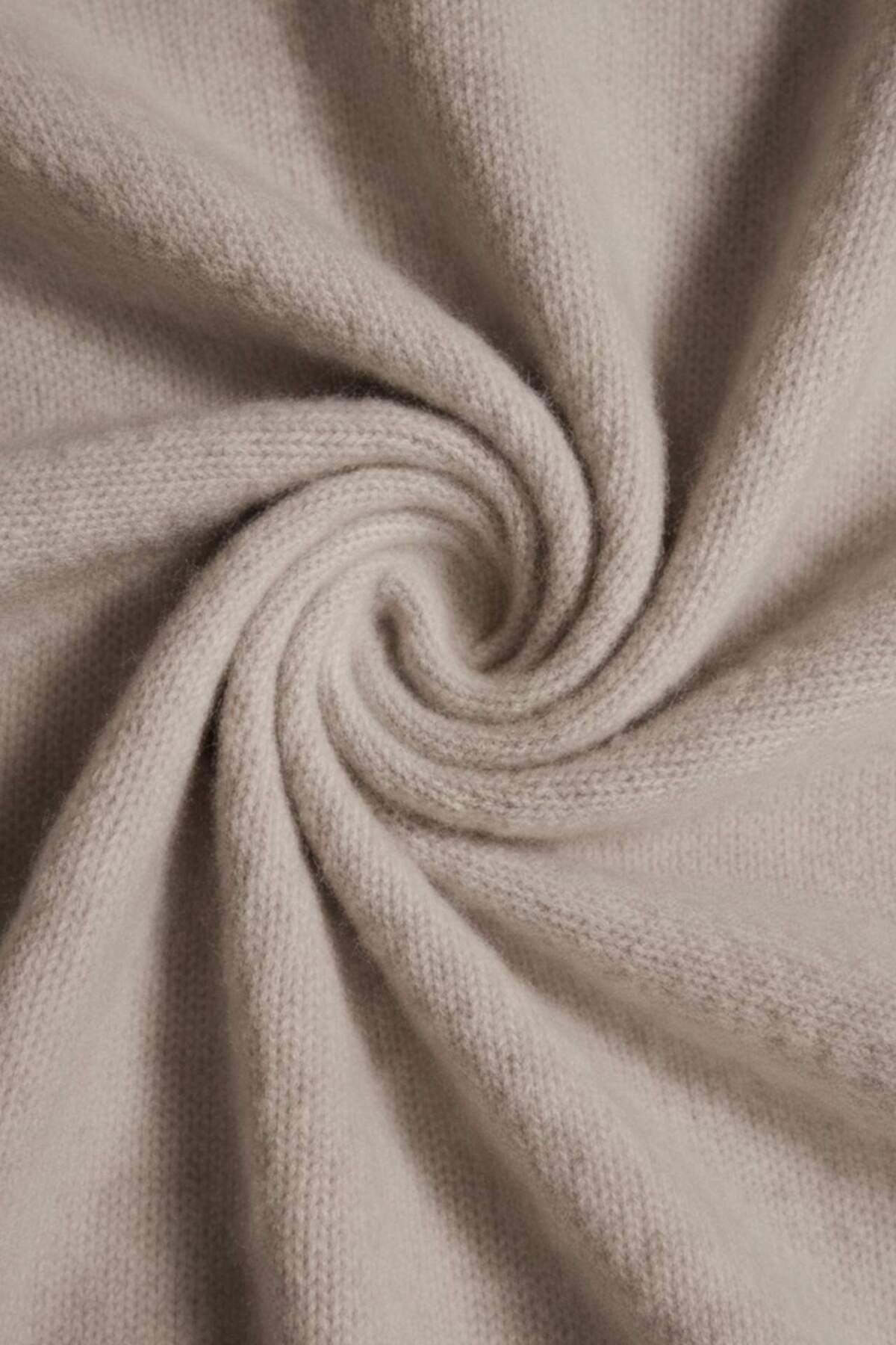 DeFacto Yün Karışımlı Balıkçı Yaka Oversize Fit Triko Kazak F3252AX25WN görsel 3