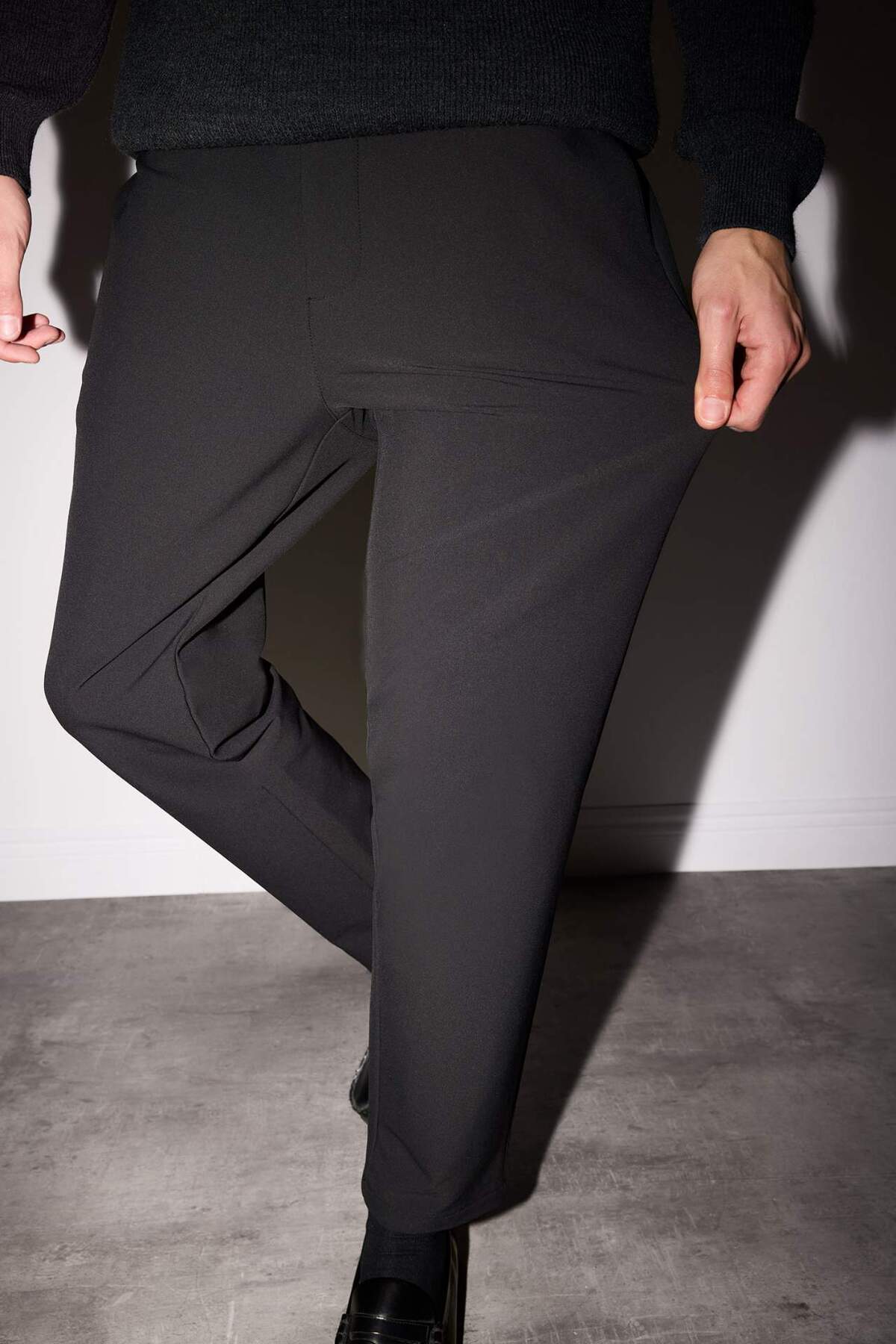 Sıcak Tutan Jogger Fit Kısa Paça Pantolon F1673AX25WN — مشکی — تصویر 2 از 5