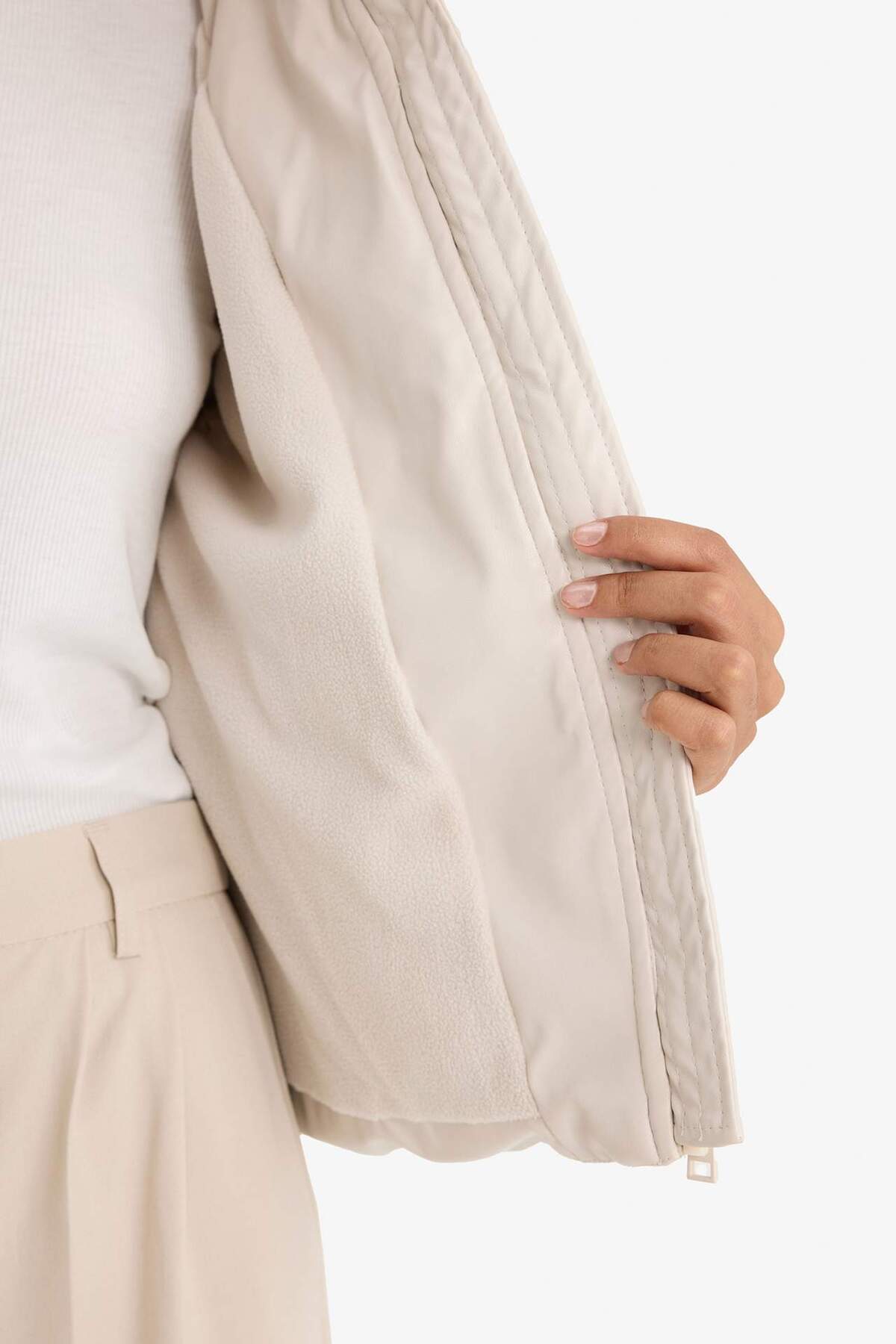 Defacto  Regular Fıt Kapüşonlu Polar Astarlı Suni Deri Mont F2142AX25WN - Görsel 6