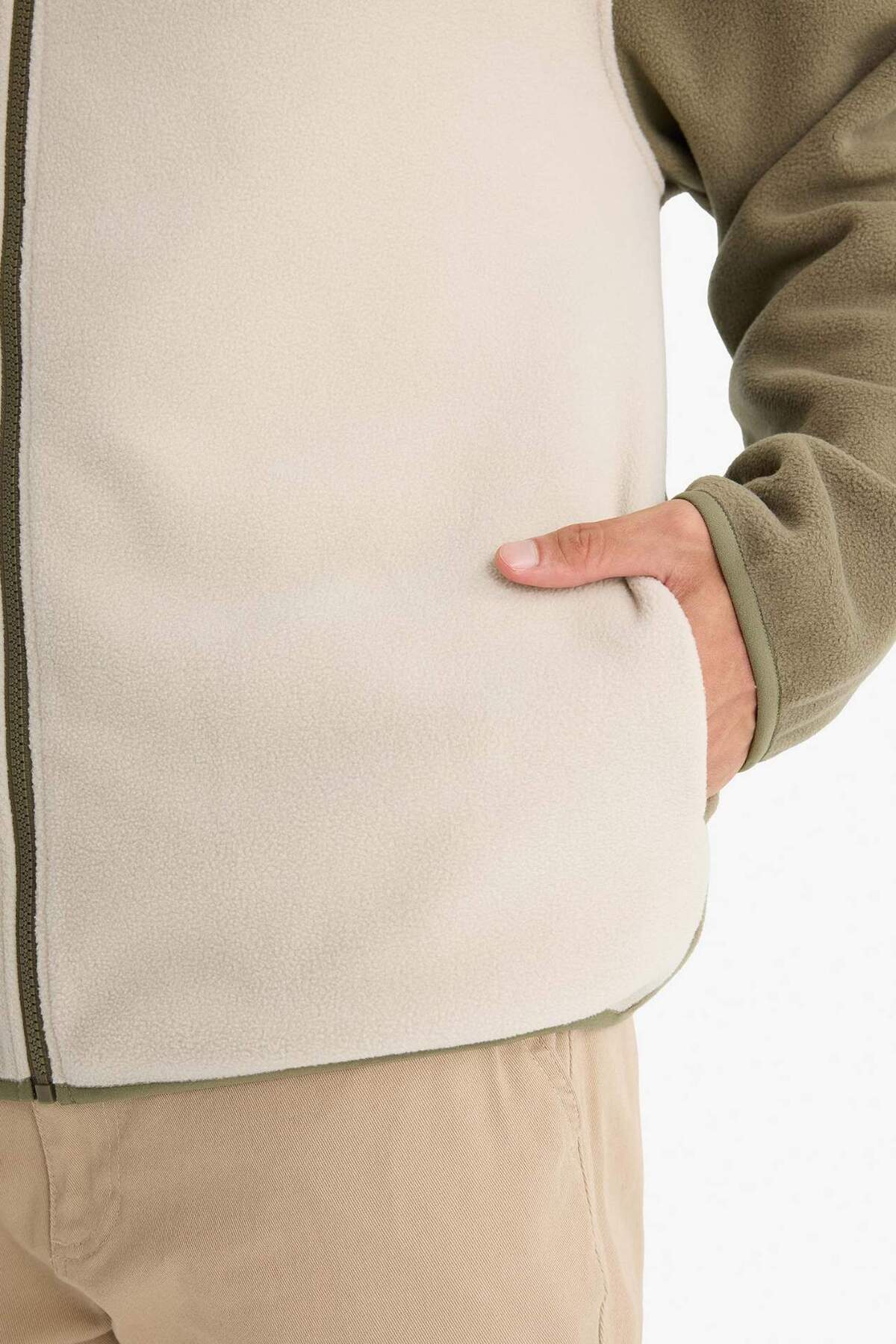 DeFacto Sıcak Tutan Relax Fit Yarım Balıkçı Yaka Fermuarlı Polar Hırka F0449AX25AU görsel 5