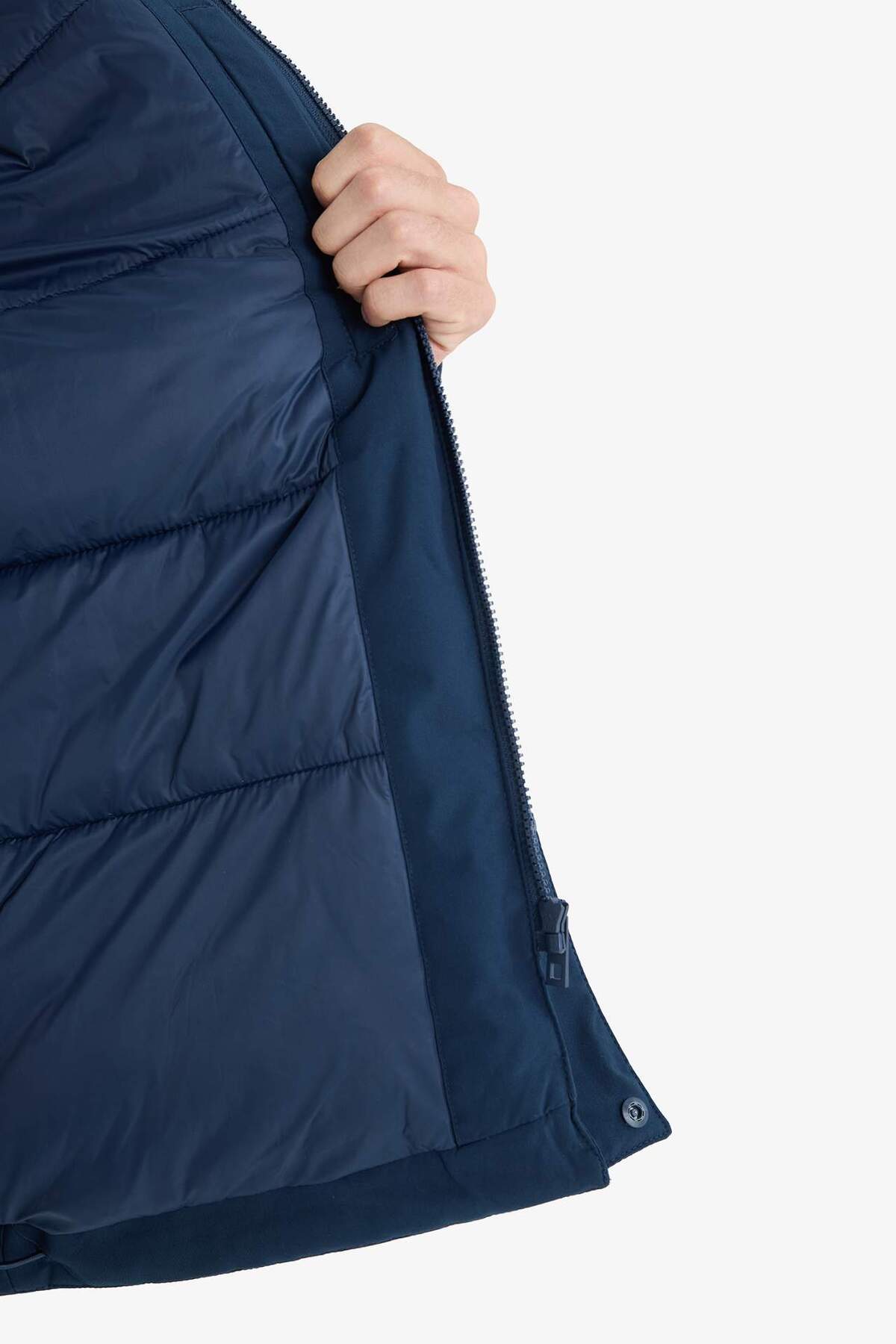DeFacto REGULAR FIT Su İtici Kapüşonlu Mont E9248AX25WN görsel 6