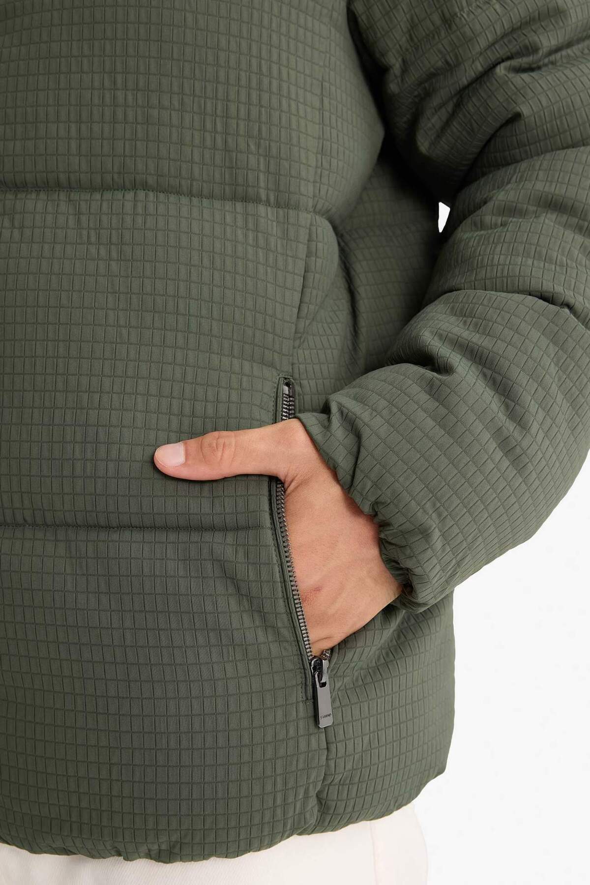 Defacto  Regular Fit Dik Yaka Astarlı Fermuarlı Cepli Kışlık Mont F0418AX25WN - Görsel 5