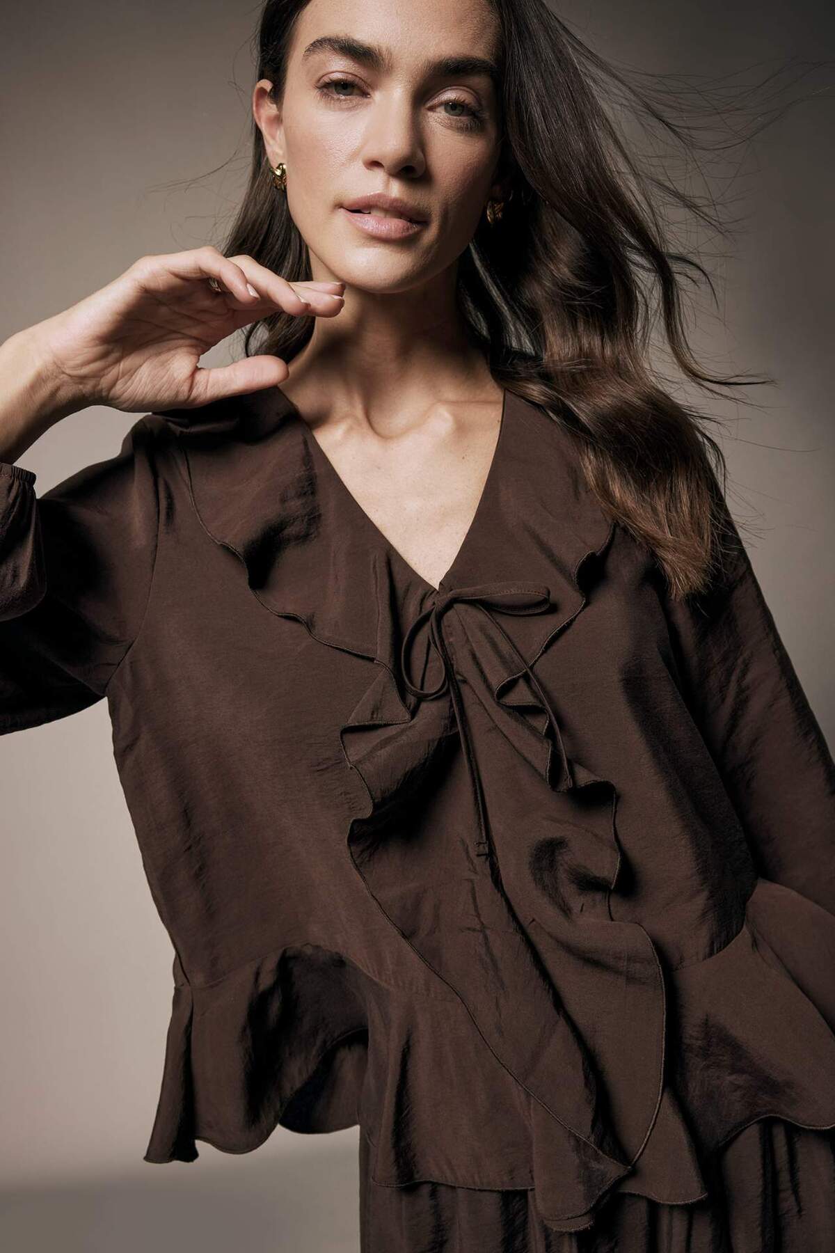 Defacto  Regular Fit V Yaka Modal Volanlı Uzun Kollu Bluz G1971AX25WN