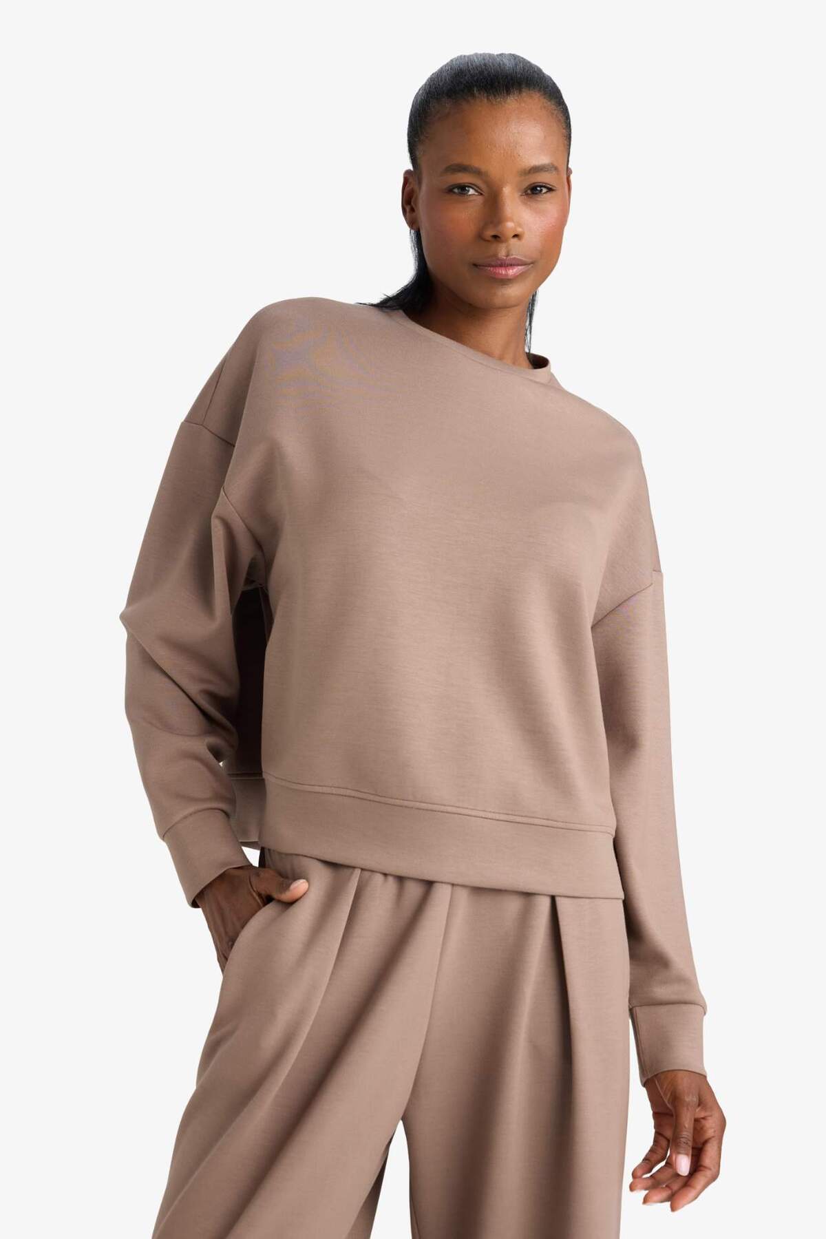 DeFacto Ultra Yumuşak Oversize Geniş Kalıp Bisiklet Yaka Modal Sporcu Sweatshirt E8954AX25AU görsel 3