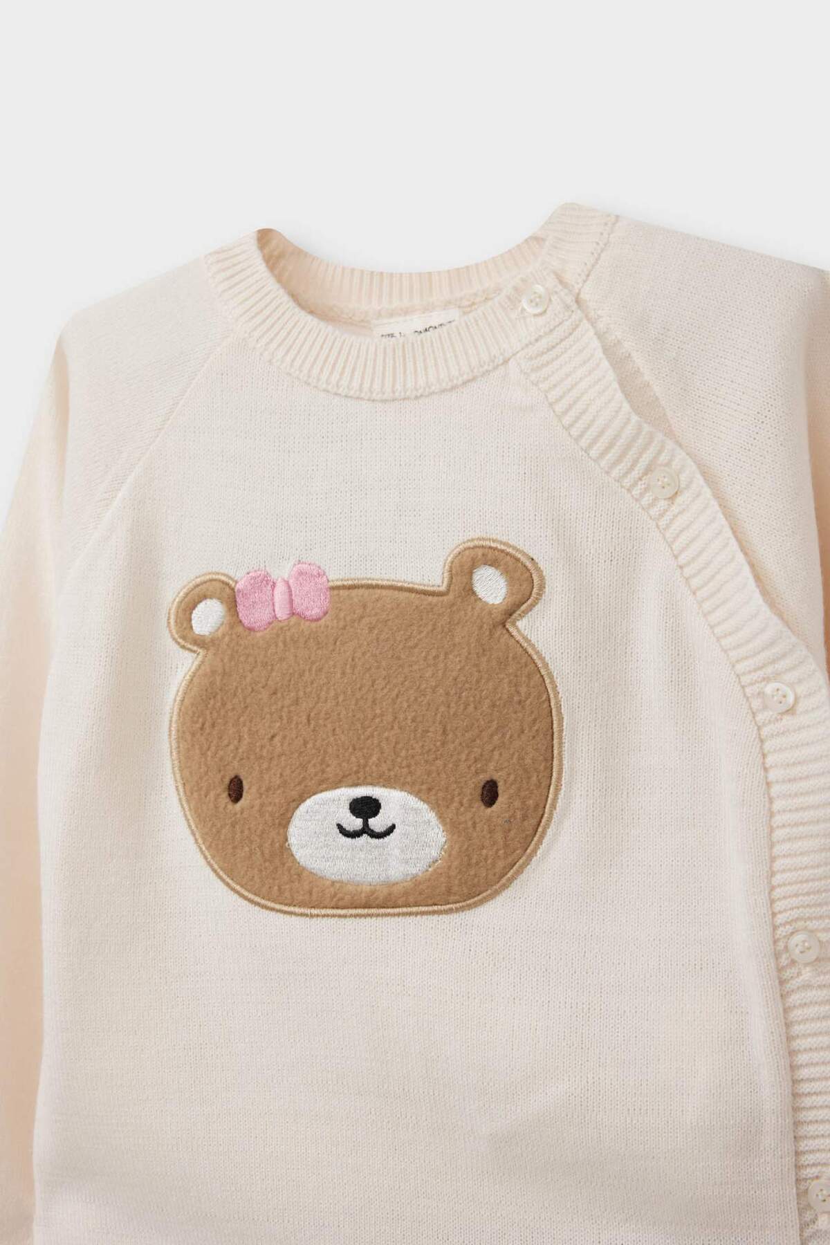 Defacto 2'li Takım Ayı Baskılı Triko Düğmeli Hırka Çizgili Alt Kız Bebek F3222A525WN fotoğrafı 3 (önizleme)