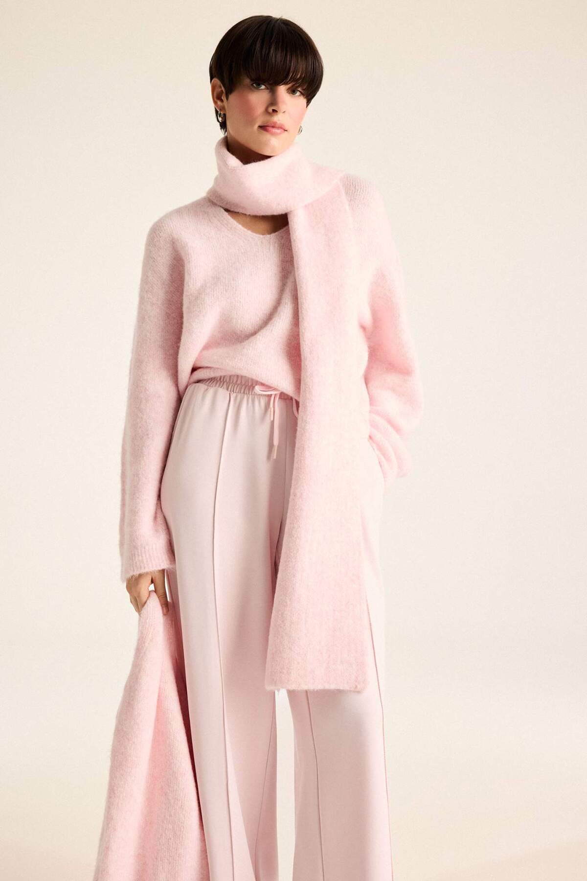 Defacto  V Yaka Yumuşak Dokulu Dikişsiz Triko Kazak F4800AX25WN - Görsel 3