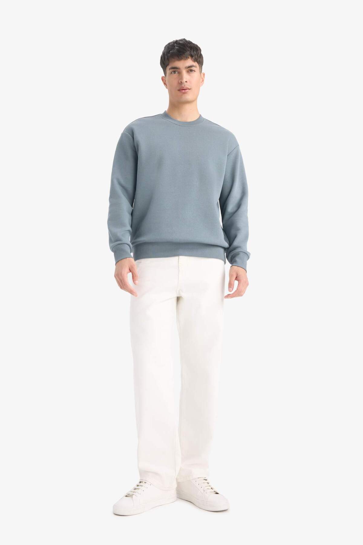DeFacto Relax Fit Bisiklet Yaka Kalın İçi Yumuşak Tüylü Basic Düz Sweatshirt T5139AZ25AU görsel 2