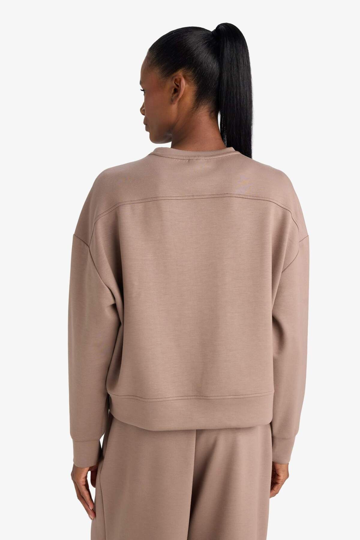 DeFacto Ultra Yumuşak Oversize Geniş Kalıp Bisiklet Yaka Modal Sporcu Sweatshirt E8954AX25AU görsel 7