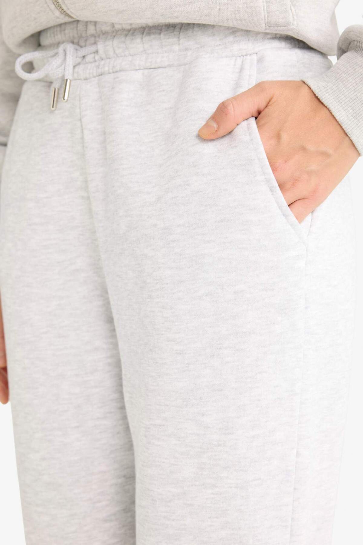 Defacto  Basic Düz Cepli Beli Bağcıklı Kalın Jogger Eşofman Altı F9622AX25AU - Görsel 5