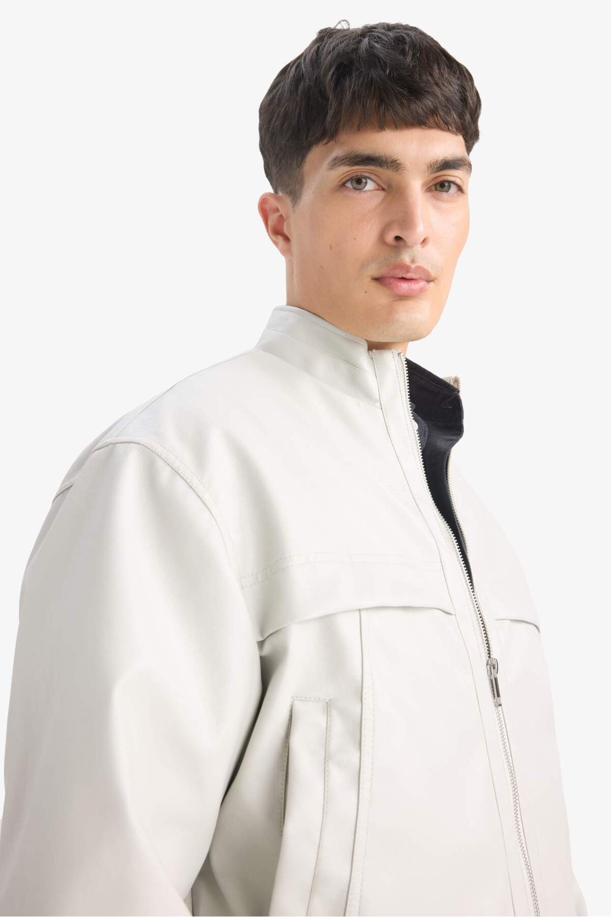 Defacto  Oversize Fit Geniş Kalıp Dik Yaka Fermuarlı Cepli Suni Deri Ceket Mont E8818AX25AU - Görsel 4