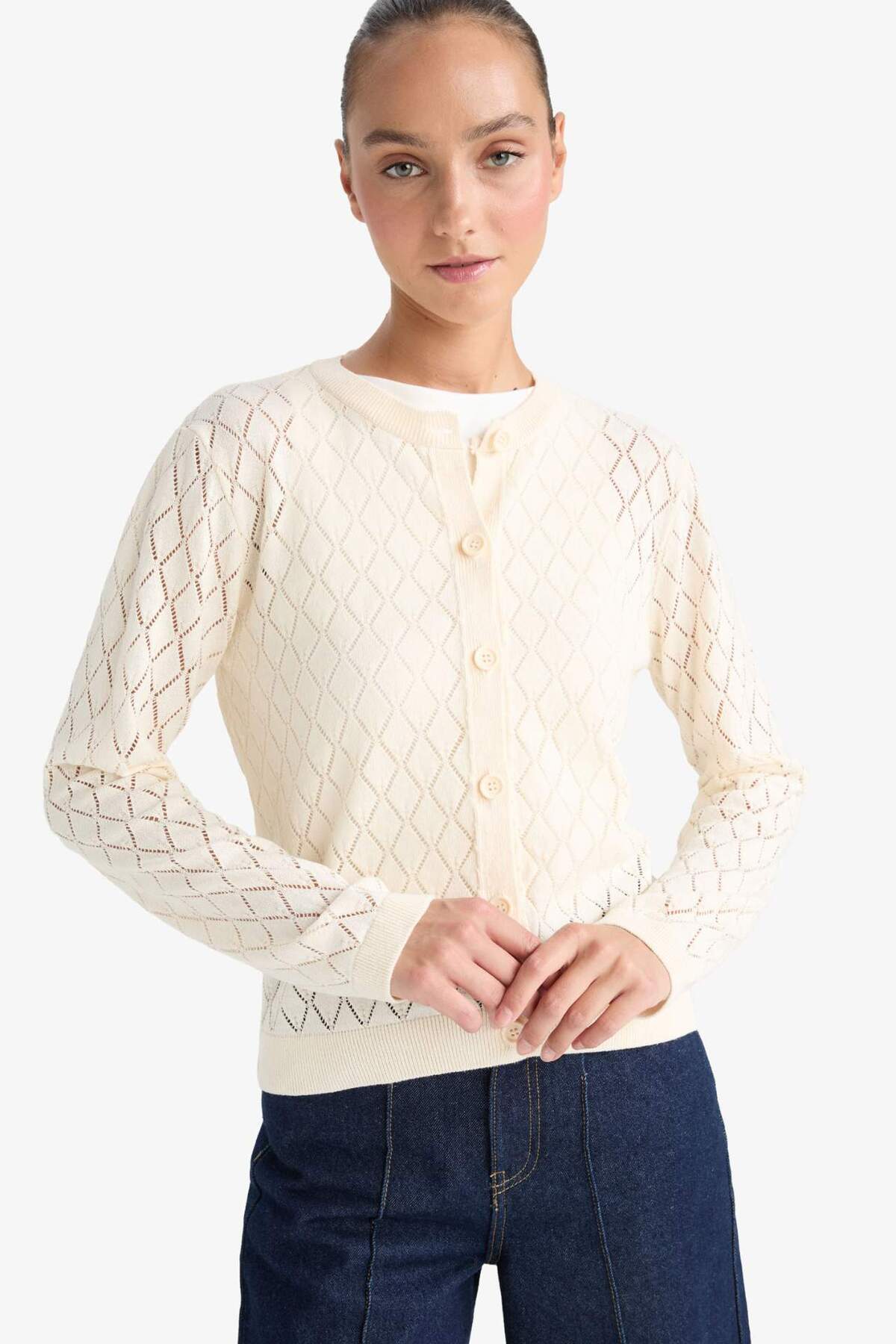 Defacto  Regular Fit Bisiklet Yaka Ajurlu Düğmeli Triko Hırka G0191AX25AU