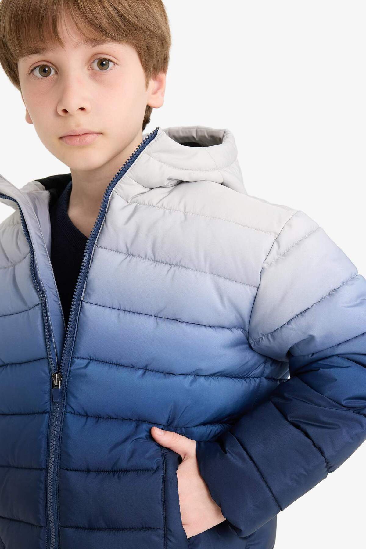 Defacto Su Geçirmez Kapüşonlu Polar Astarlı Fermuarlı Şişme Mont Erkek Çocuk E9345A825WN fotoğrafı 4 (önizleme)