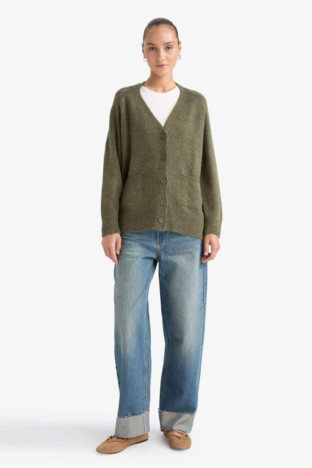 Defacto  Oversize Geniş Kalıp V Yaka Yumuşak Dokulu Düğmeli Hırka F2902AX25WN - Görsel 2