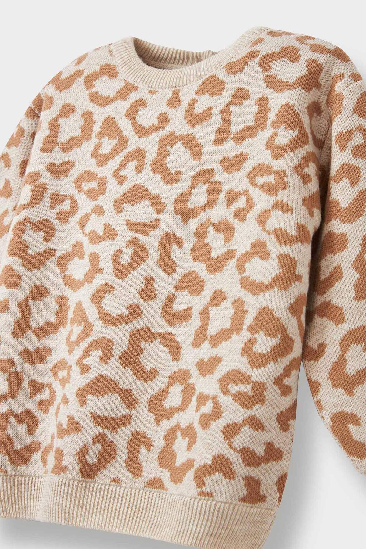 Defacto Bisiklet Yaka Leopar Desenli Triko Kazak Kız Bebek F2602A525WN fotoğrafı 2 (önizleme)