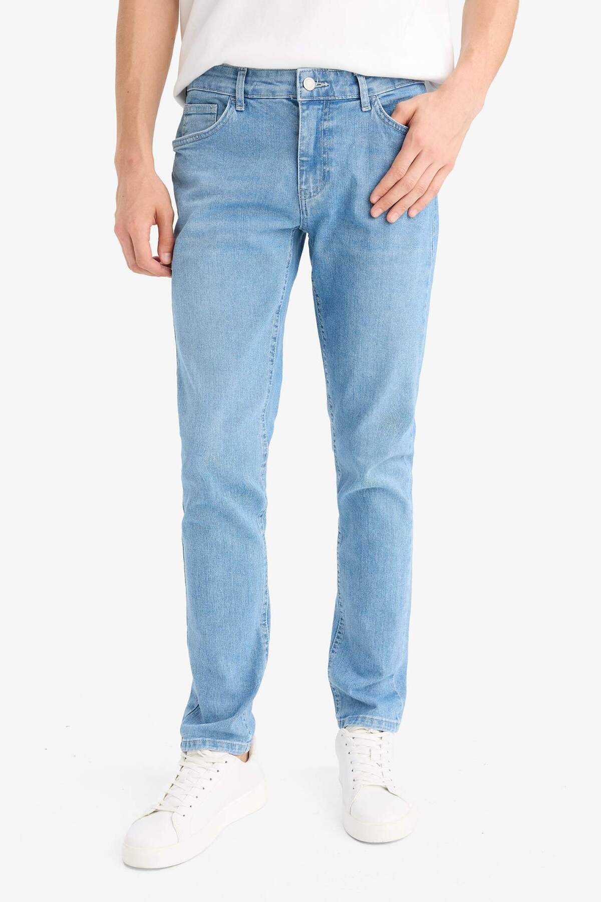 Defacto  Pedro Slim Fit Dar Kalıp Normal Bel Dar Paça Jean Pantolon F2927AX25AU - Görsel 4