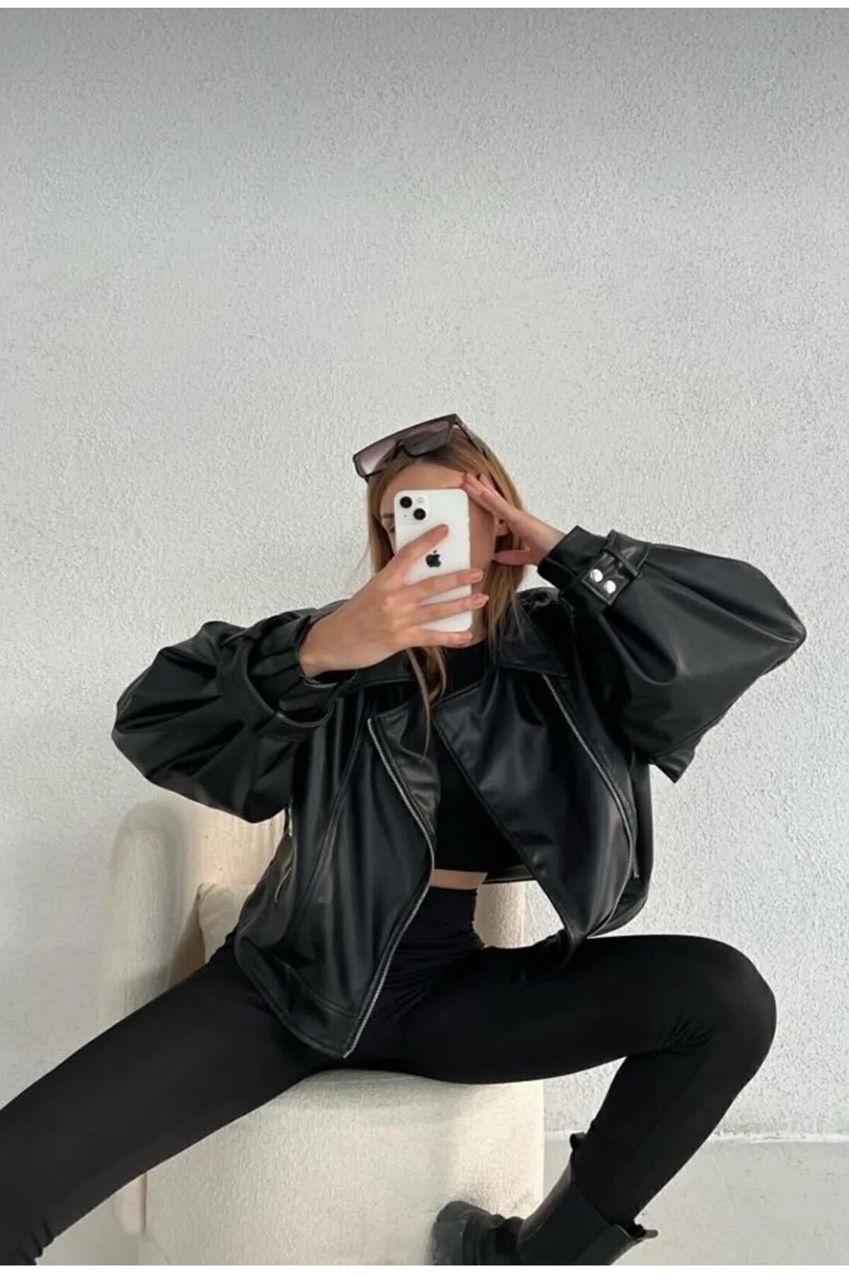 mypagebutik Dámska čierna kožená bunda s balónovými rukávmi