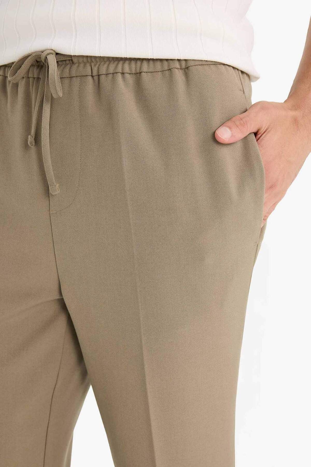 DeFacto Ultra Yumuşak Beli Bağcıklı Lastikli Cepli Jogger Fit Her Yöne Esneyen Yumuşak Tuşe Pantolon A9943AX görsel 5