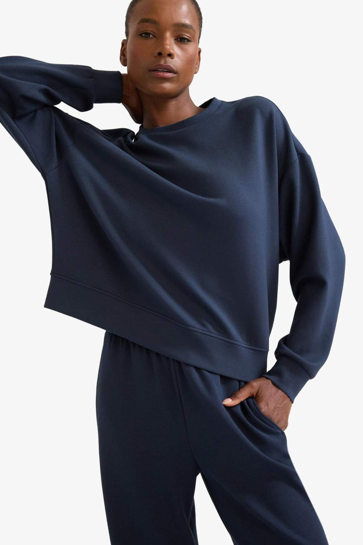 DeFacto Ultra Yumuşak Oversize Geniş Kalıp Bisiklet Yaka Modal Sweatshirt E8954AX25AU görsel 6