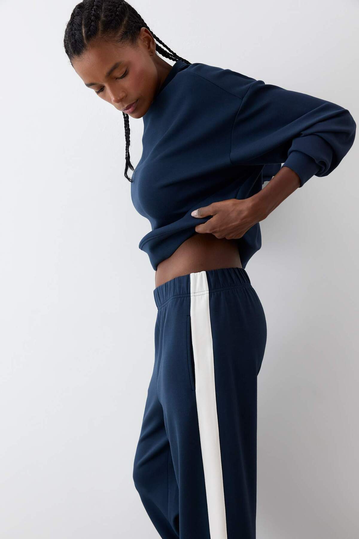 DeFacto Ultra Yumuşak Oversize Geniş Kalıp Bisiklet Yaka Modal Sweatshirt E8954AX25AU görsel 3