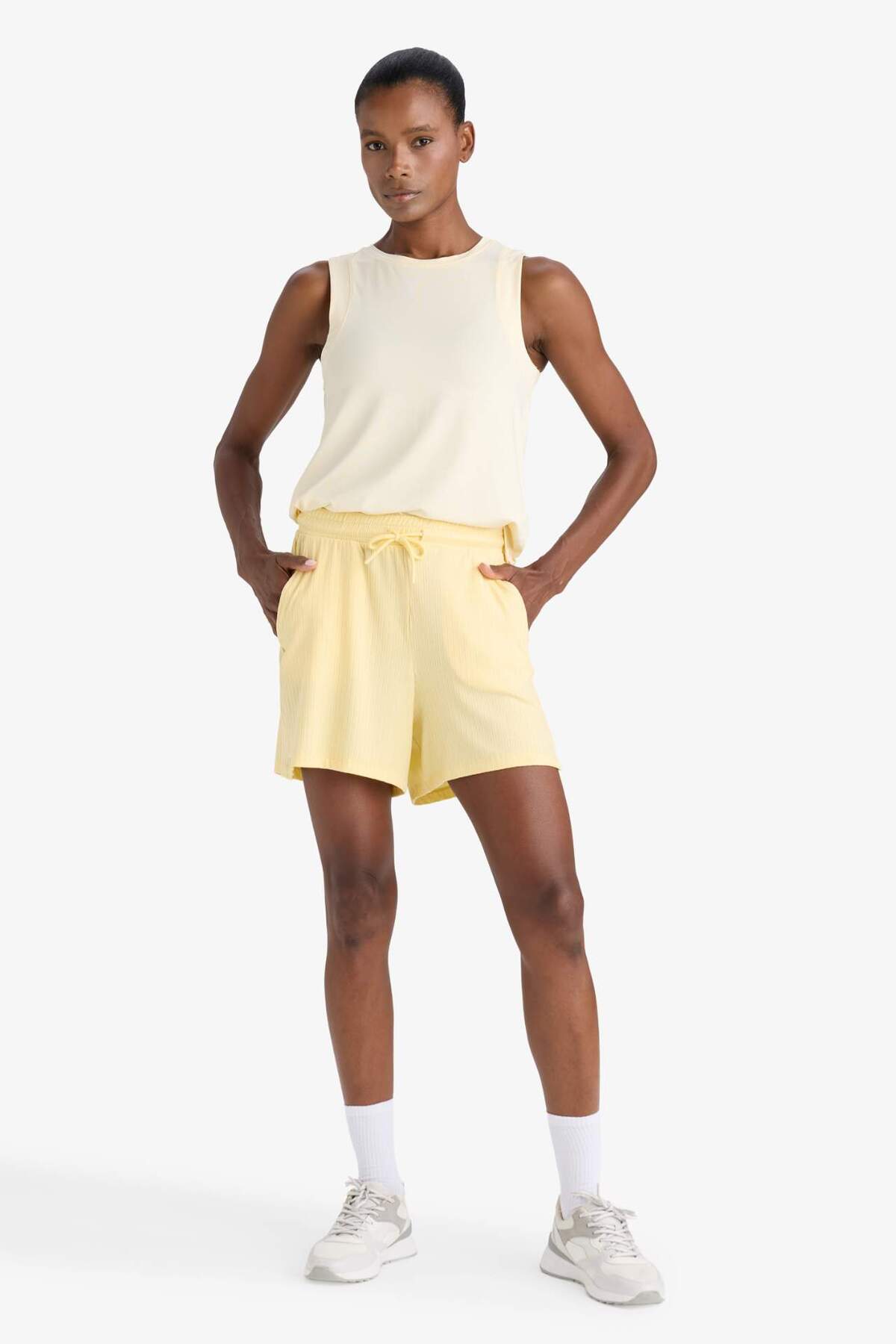 DeFacto Standard Fit Sportler-Shorts mit geripptem Saum F6898AX25SM